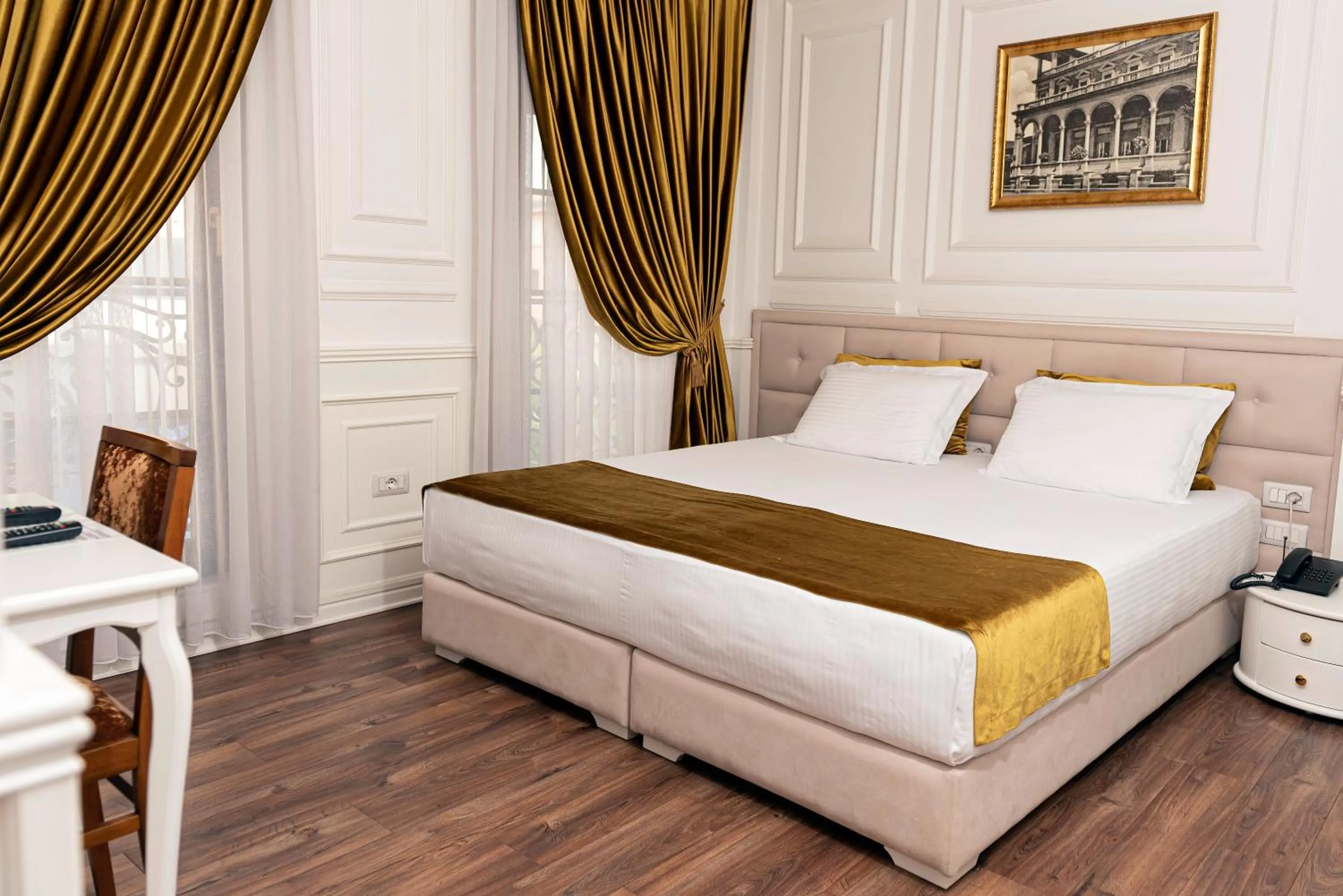 Day, Bed in Eler Hotel