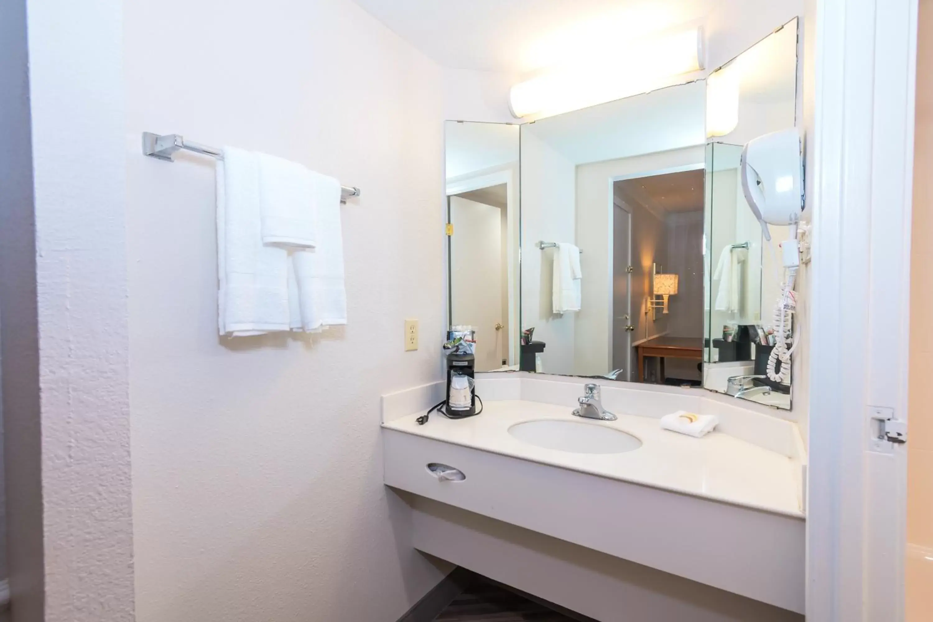 King Room - Smoking in La Quinta Inn by Wyndham Clute Lake Jackson King Room - Smoking in La Quinta Inn by Wyndham Clute Lake Jackson