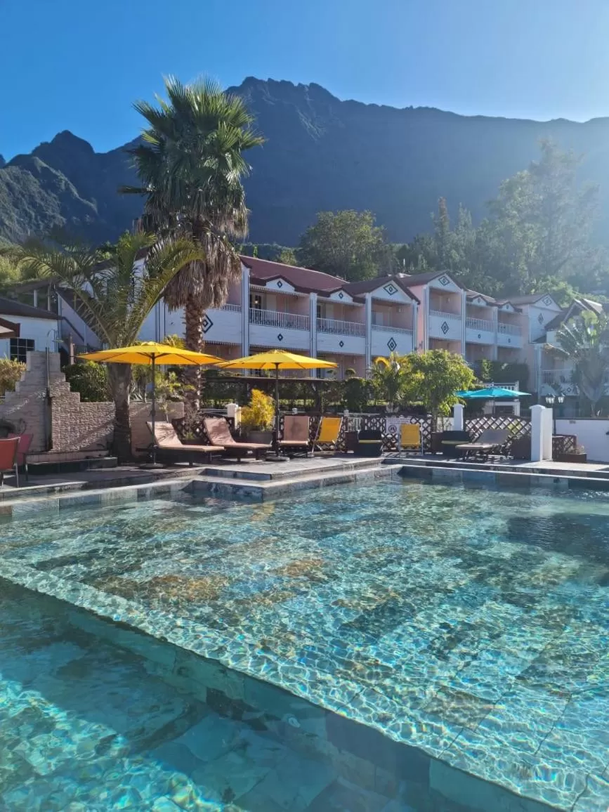 Swimming Pool in Hotel Des Neiges