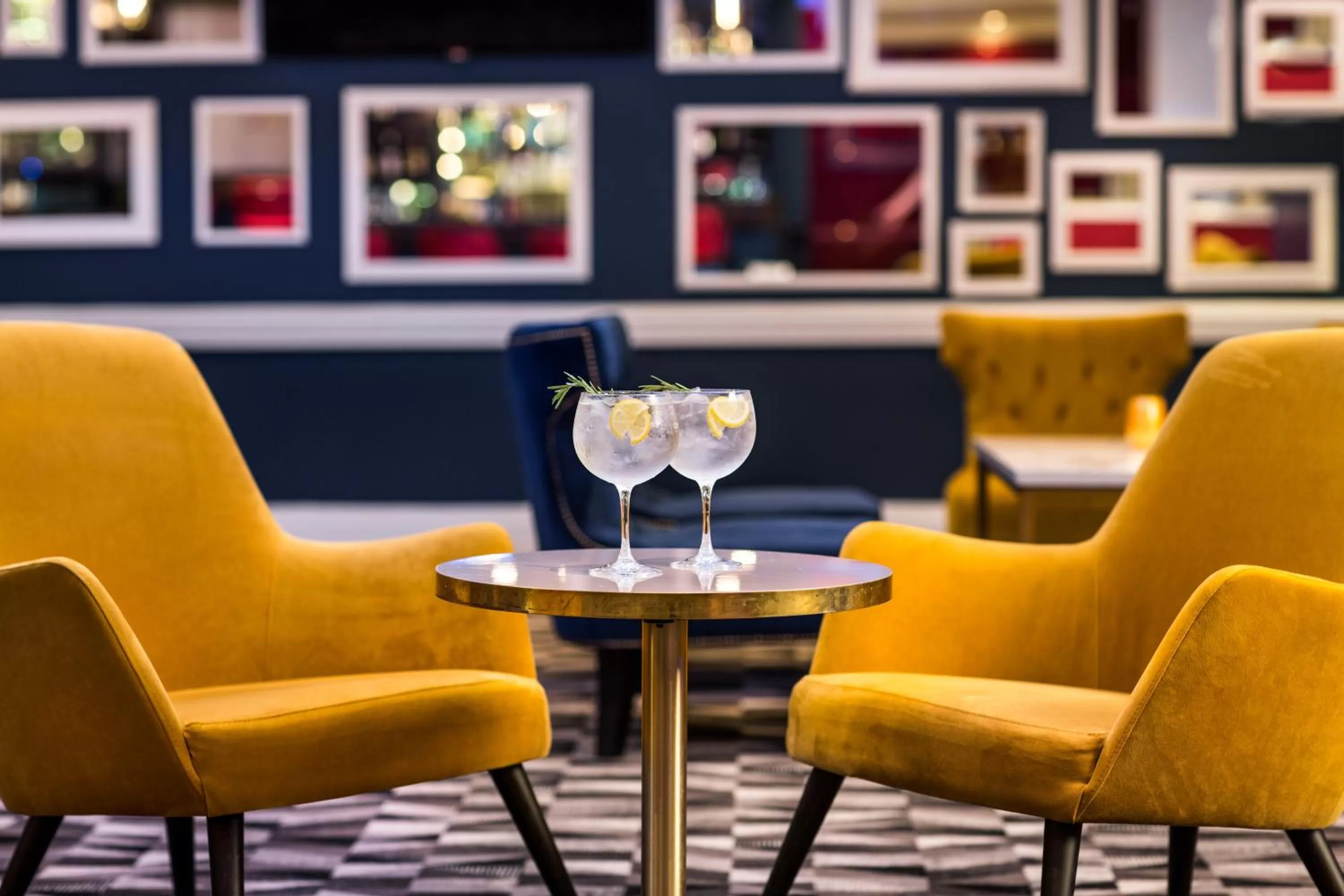 Lounge or bar in Mercure Swansea Hotel