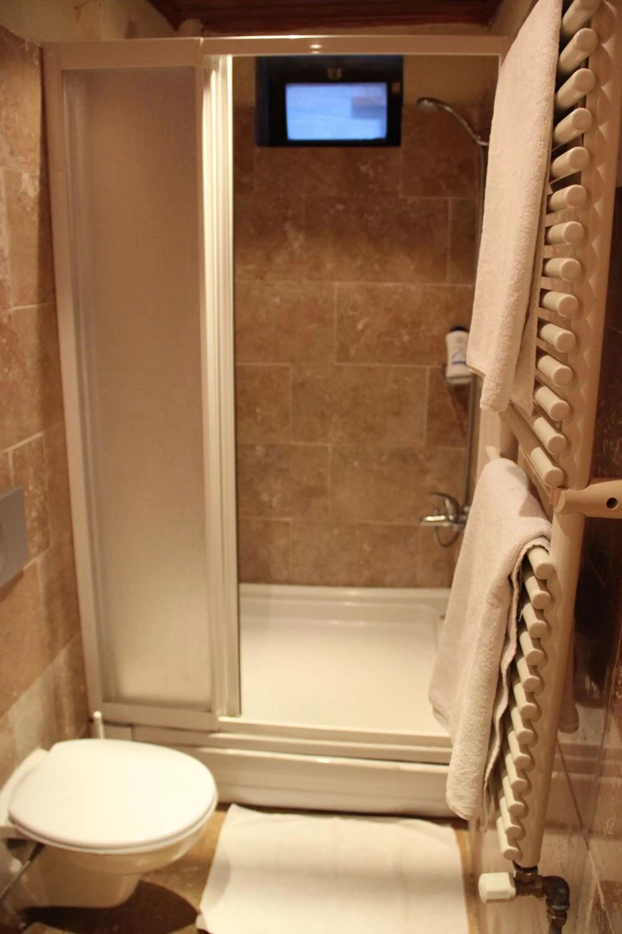 Bathroom in Kismet Cave House