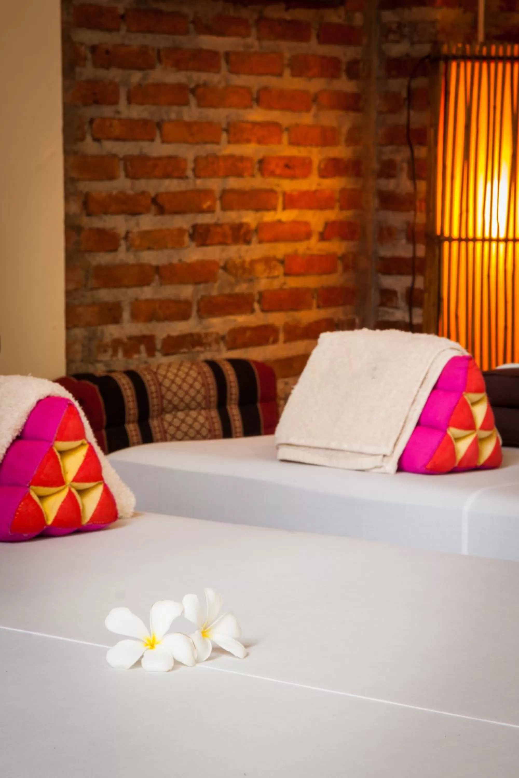 Massage, Bed in Joy's House & Tour