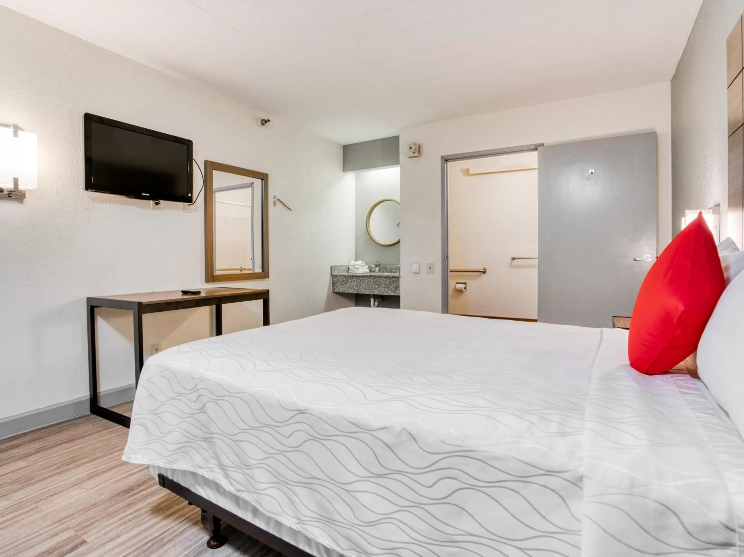 Bedroom, Bed in Dallas Love Field Inn