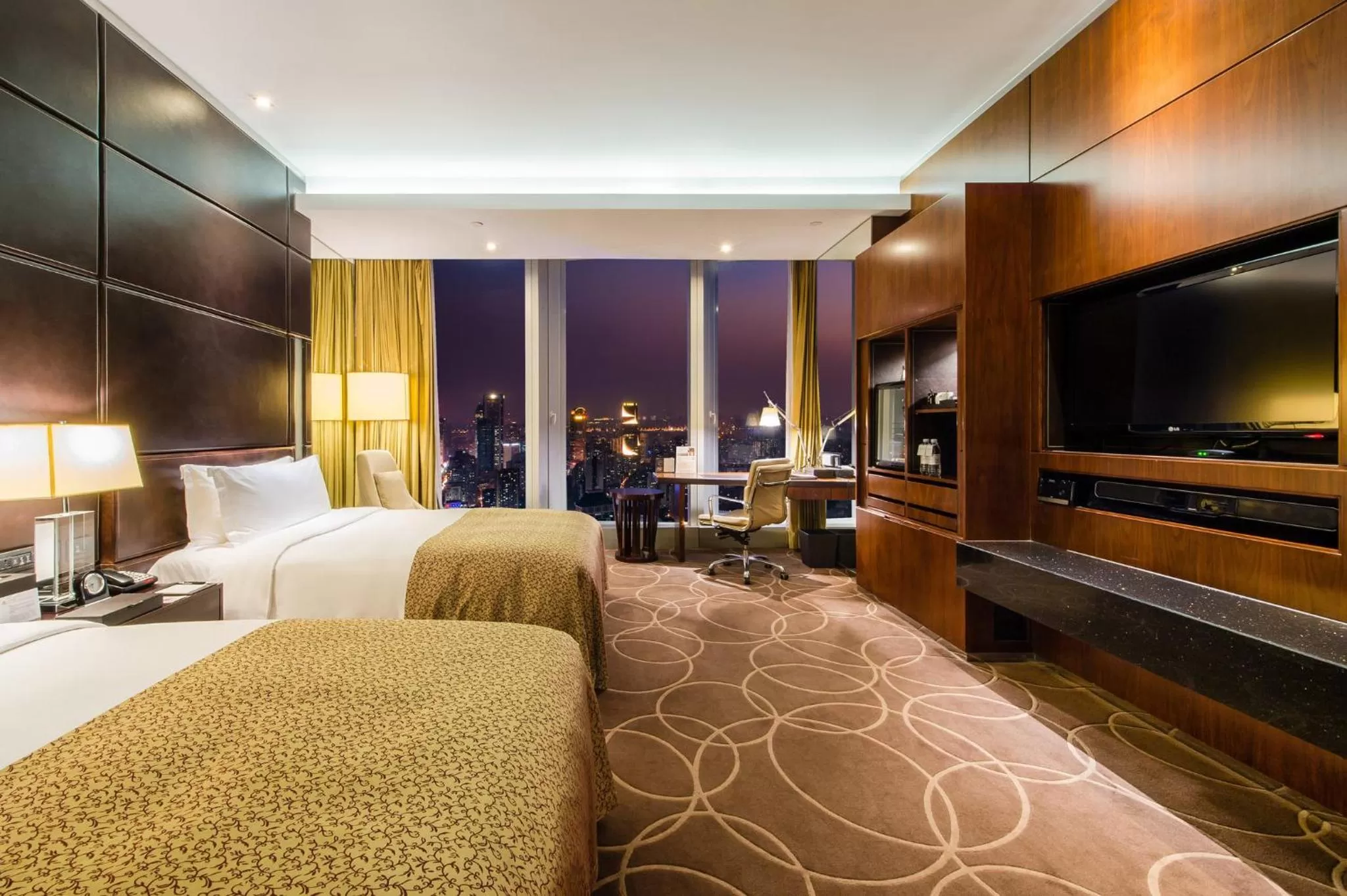 Photo of the whole room, Bed in InterContinental Nanjing by IHG
