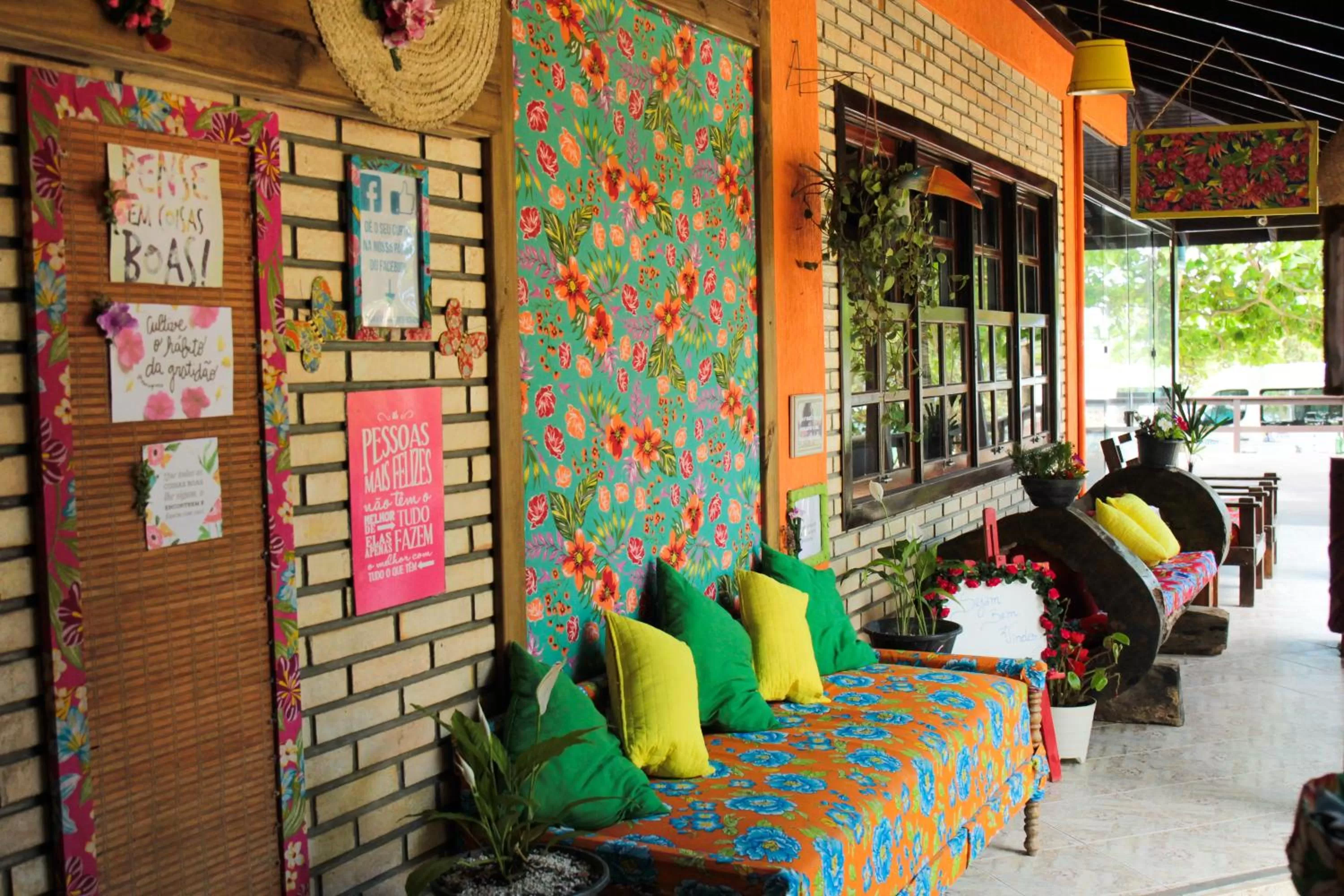 Lobby or reception, Restaurant/Places to Eat in Pousada OceAnas Frente Mar Estaleiro