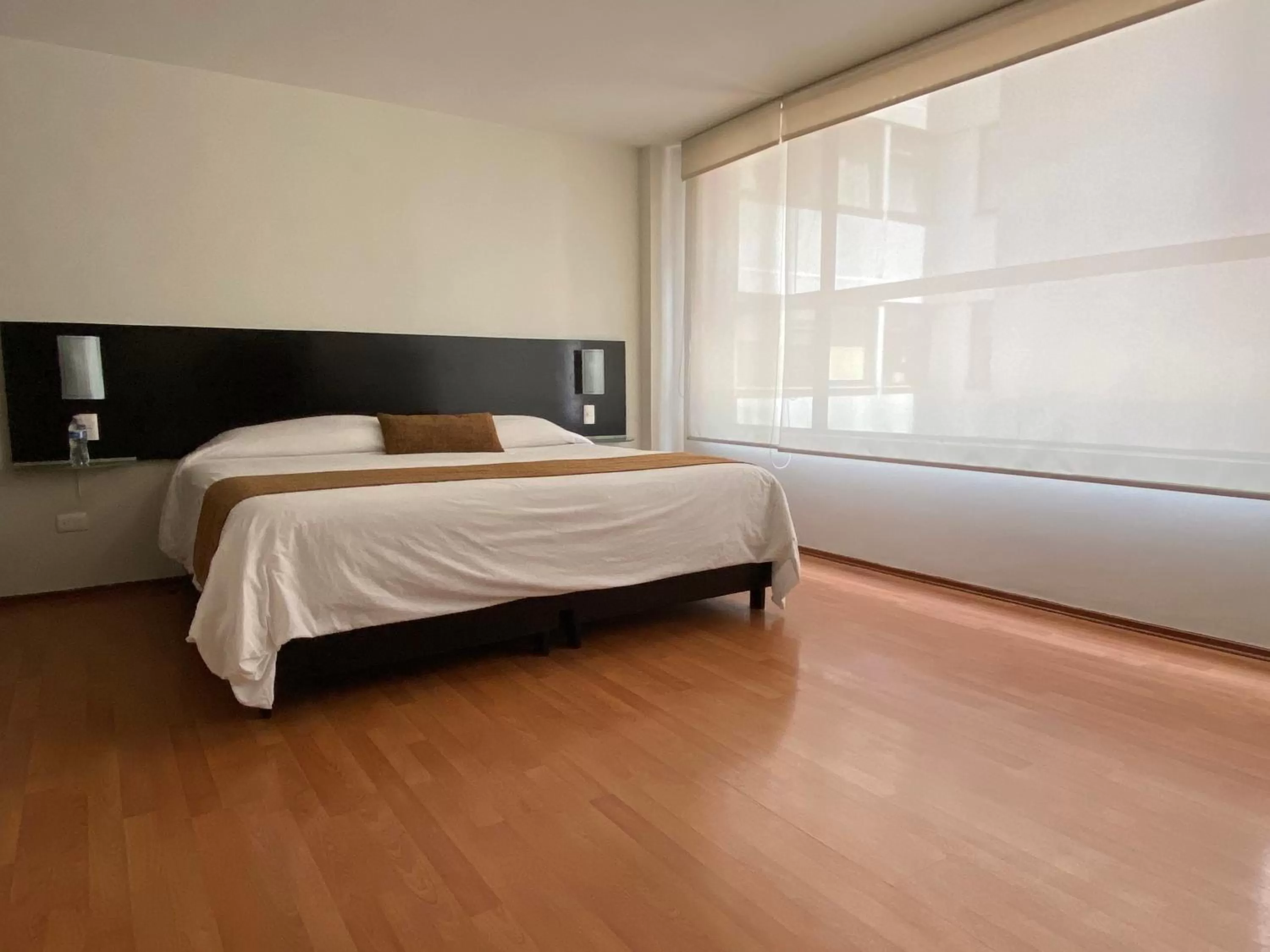 Photo of the whole room, Bed in Grupo Kings Suites -Platon 436