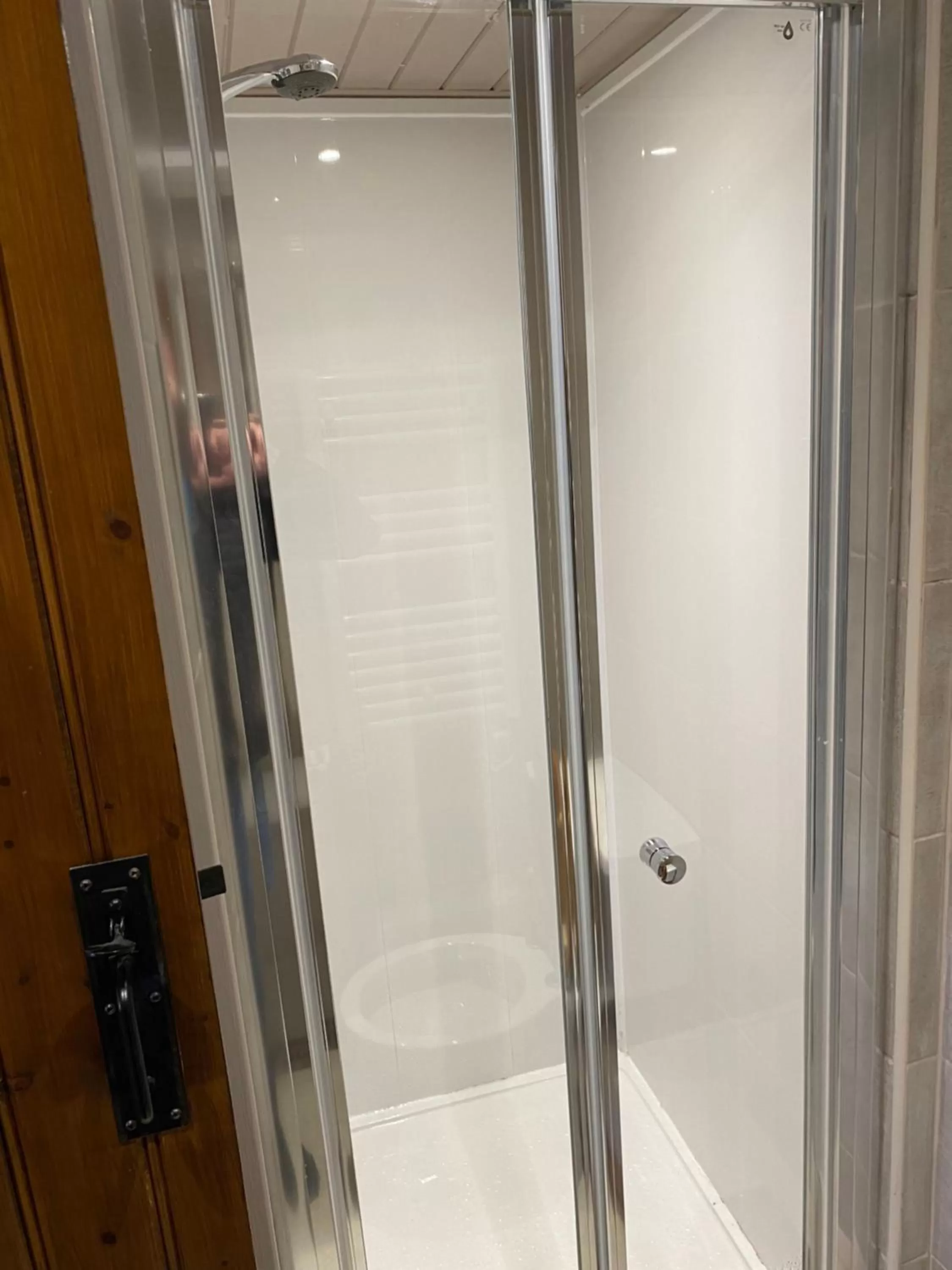 Bathroom in Grapes Hotel, Bar & Restaurant Snowdonia Nr Zip World