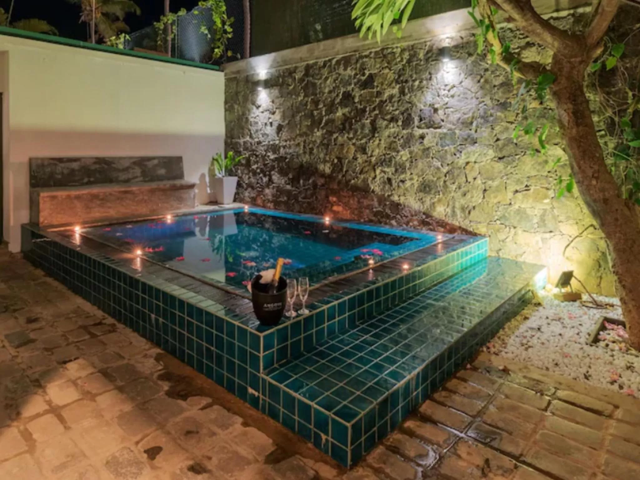 Swimming pool in Regenta Arie Lagoon Negombo