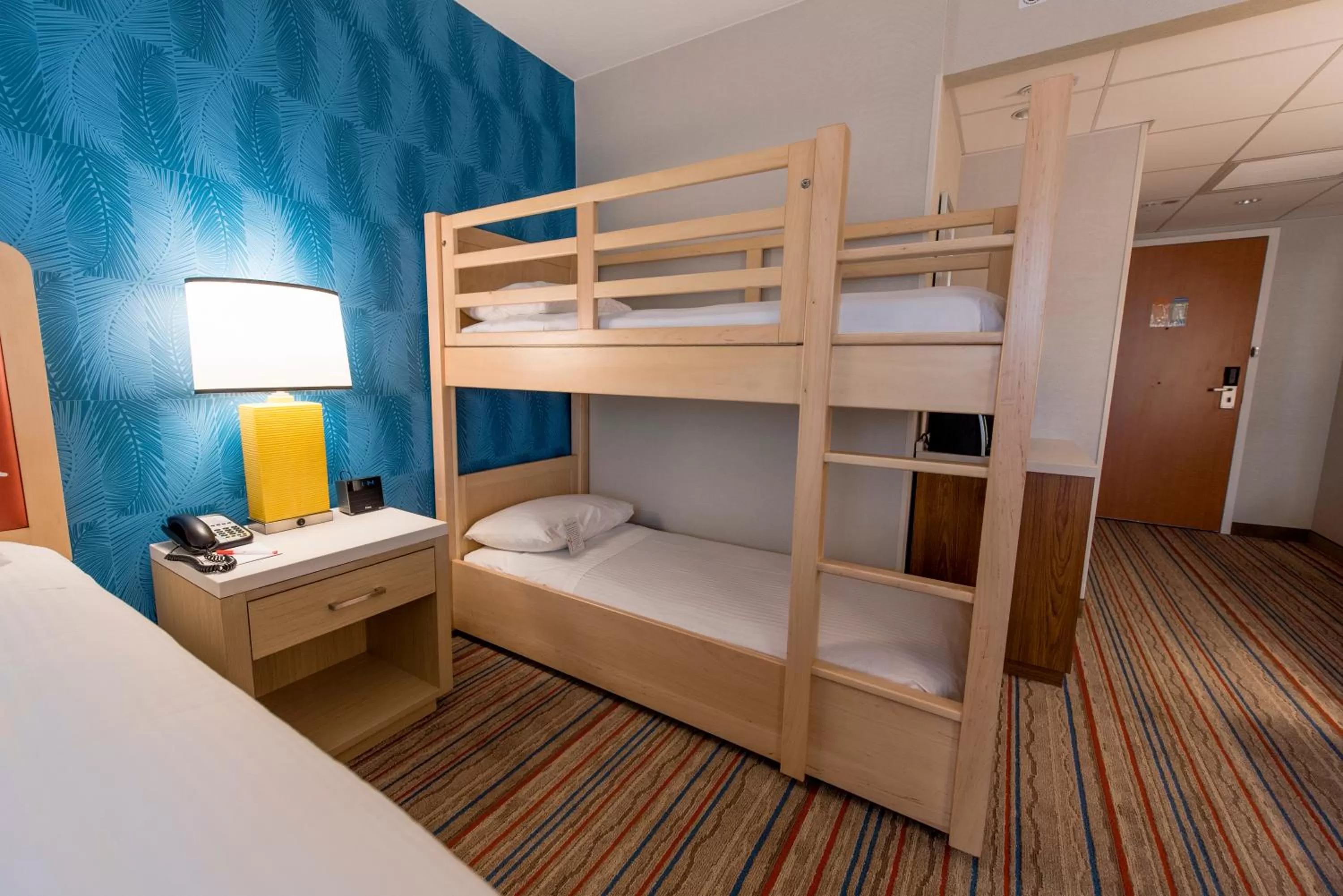 Bed in Howard Johnson by Wyndham Anaheim Hotel and Water Playground