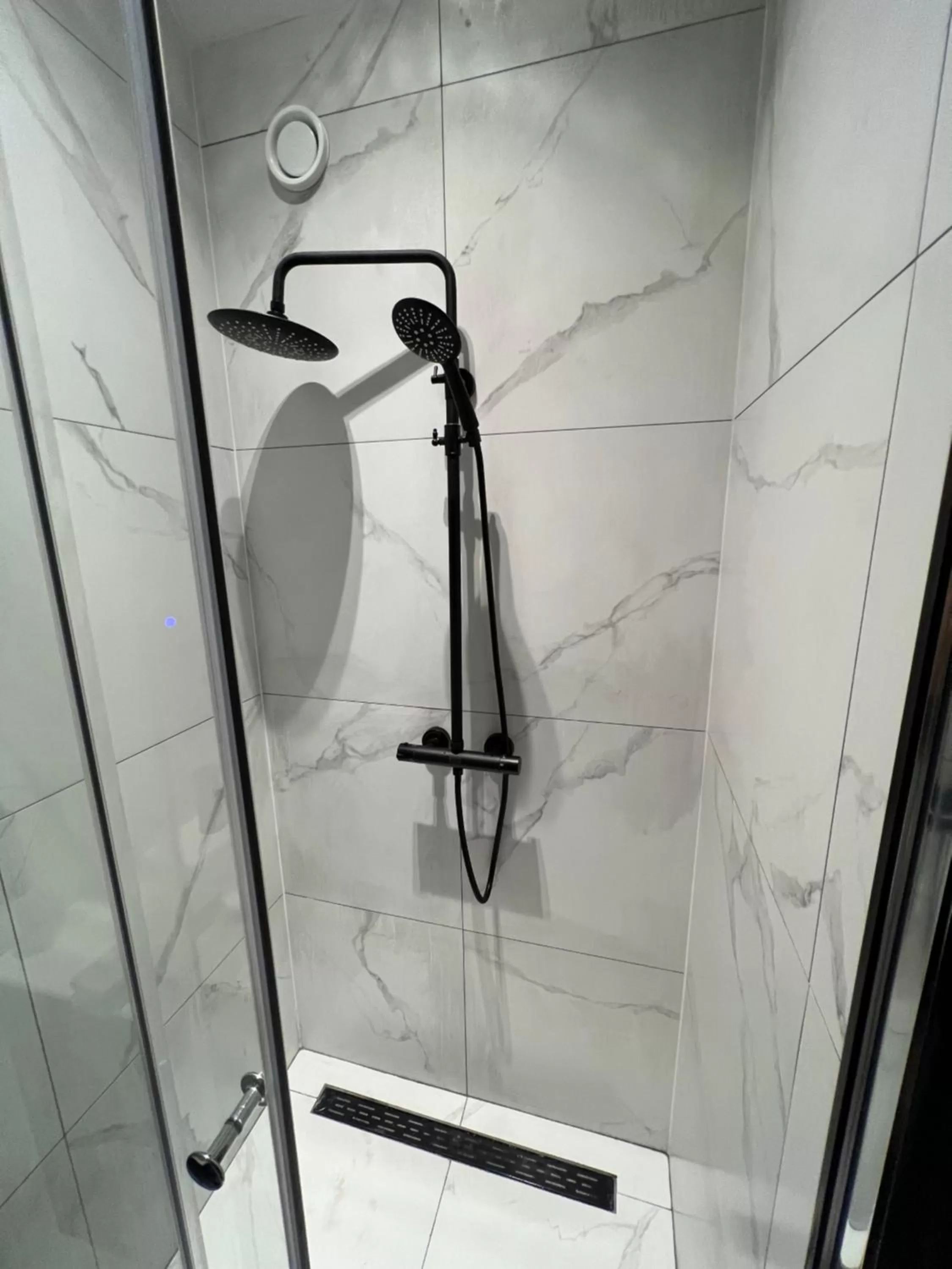 Shower in Boutique Hotel de Kade Zaandam-Amsterdam