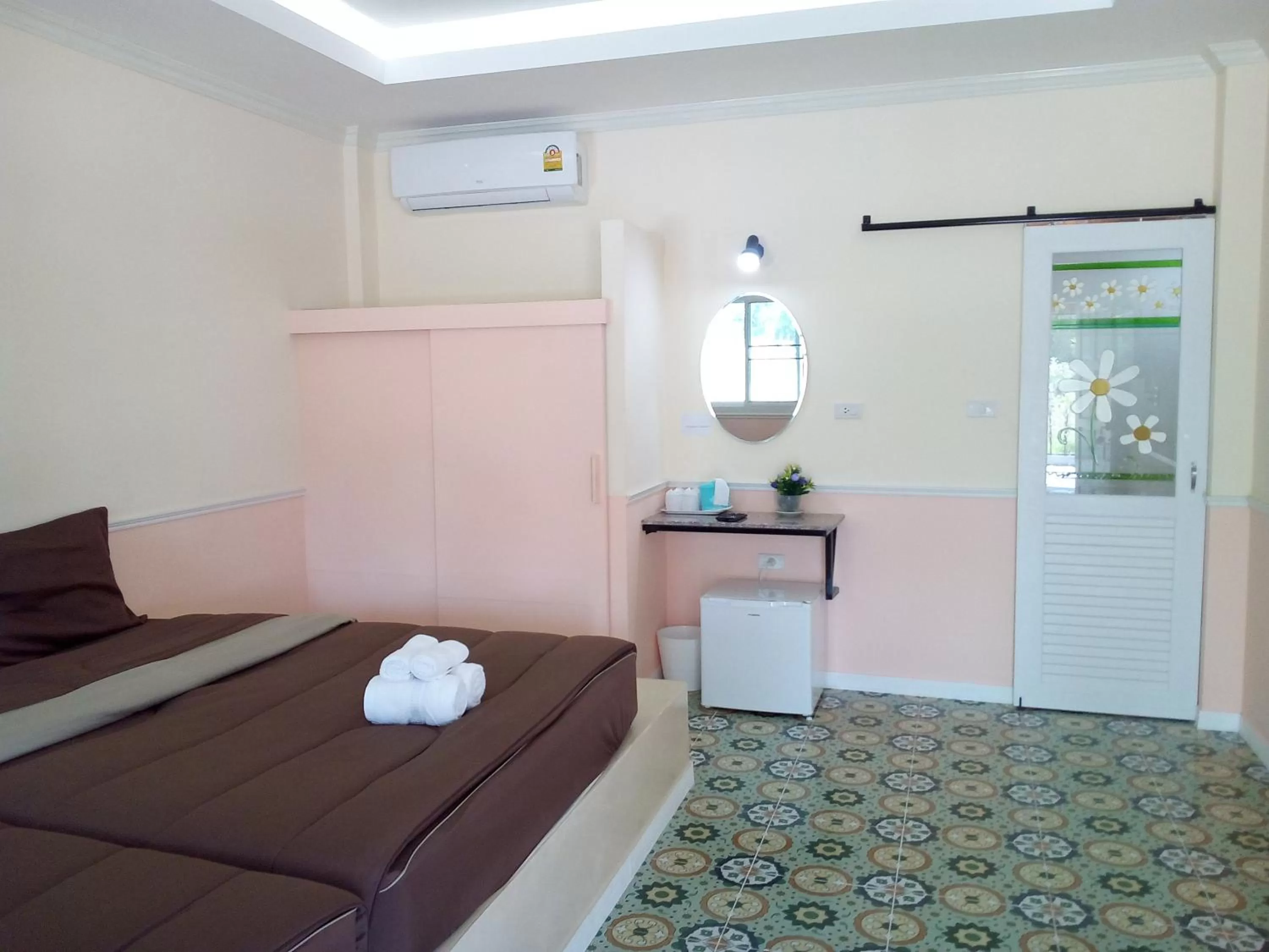 Bedroom, Bed in Fancy Carp Resort