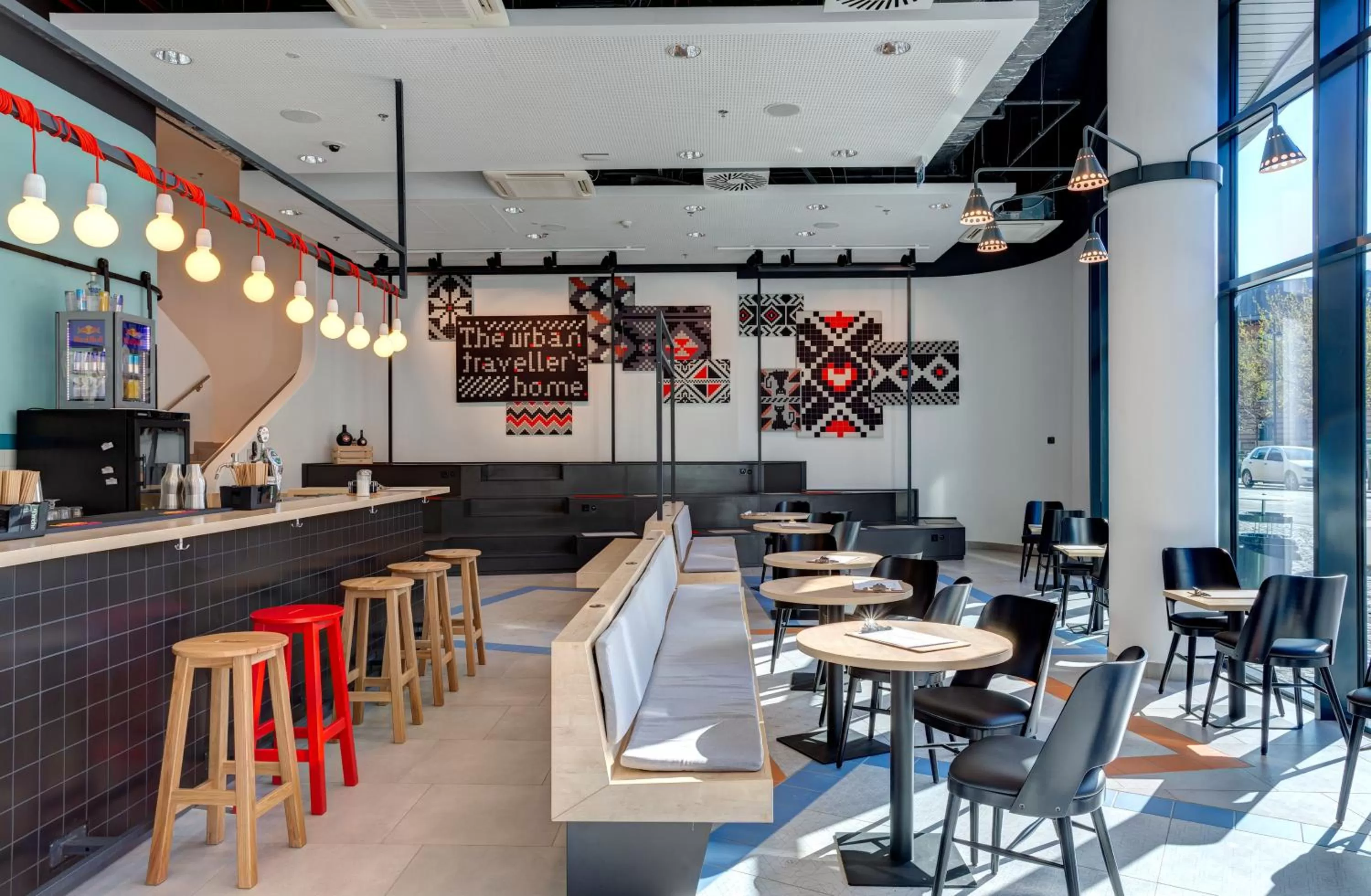 Lounge or bar, Restaurant/Places to Eat in MEININGER Budapest Great Market Hall