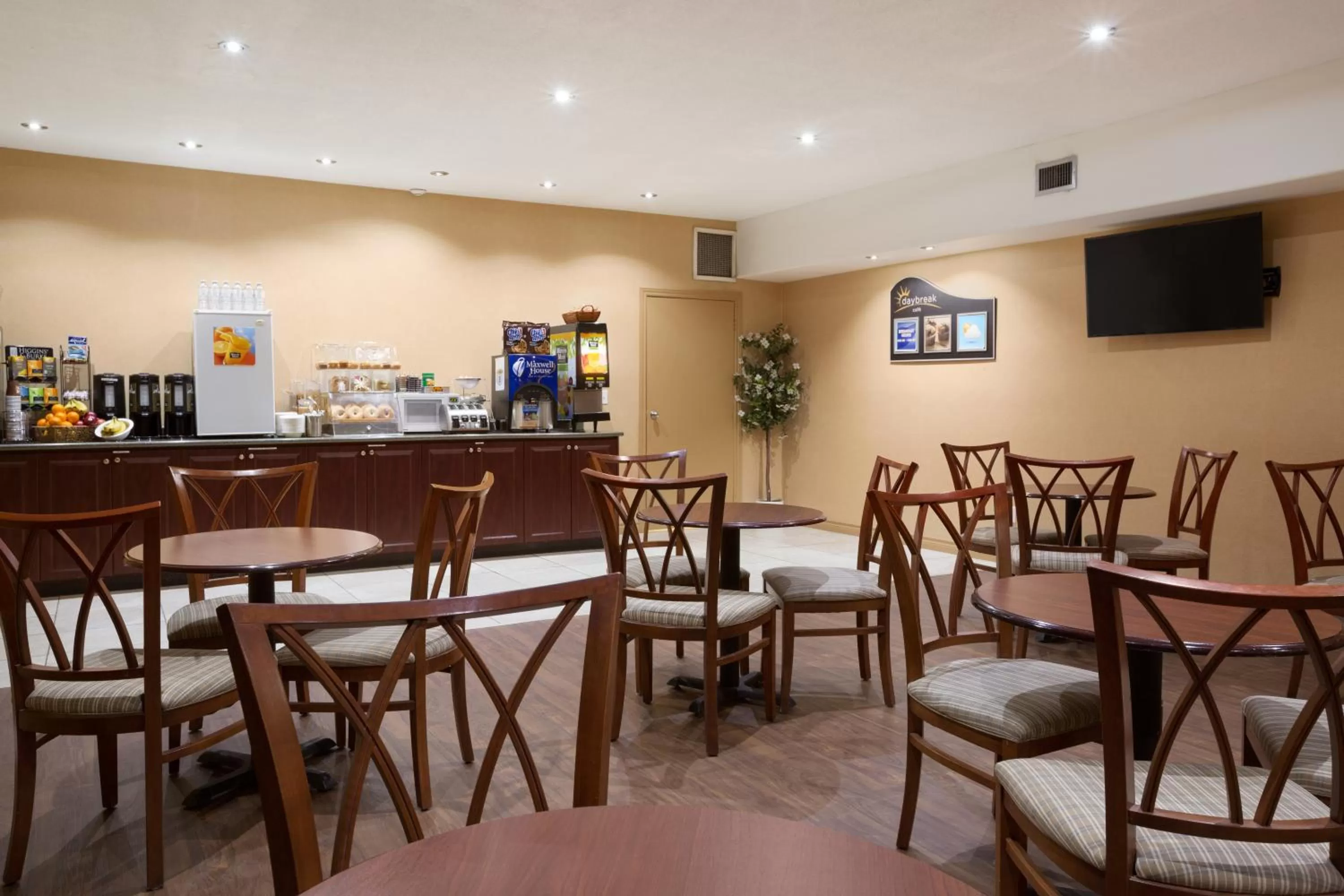 Lounge or bar, Restaurant/Places to Eat in Days Inn by Wyndham Woodstock