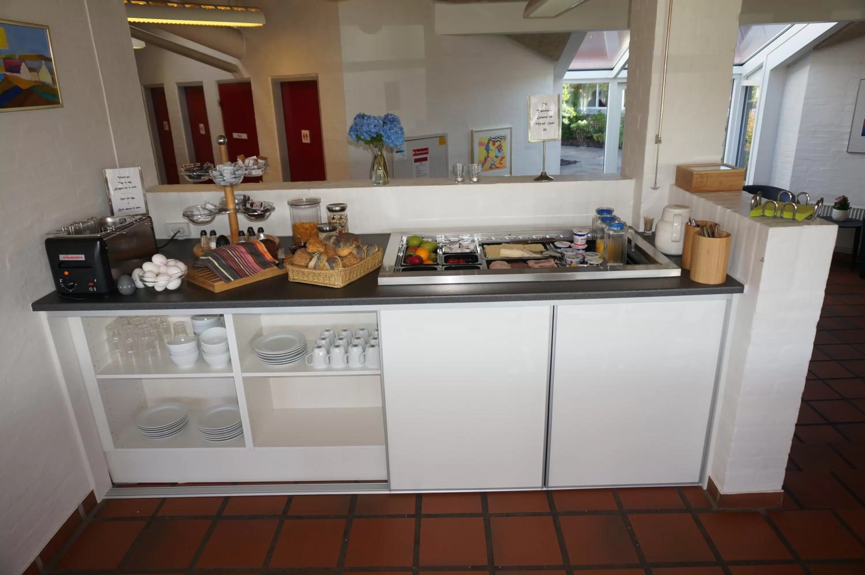 Food in Motel Spar 10