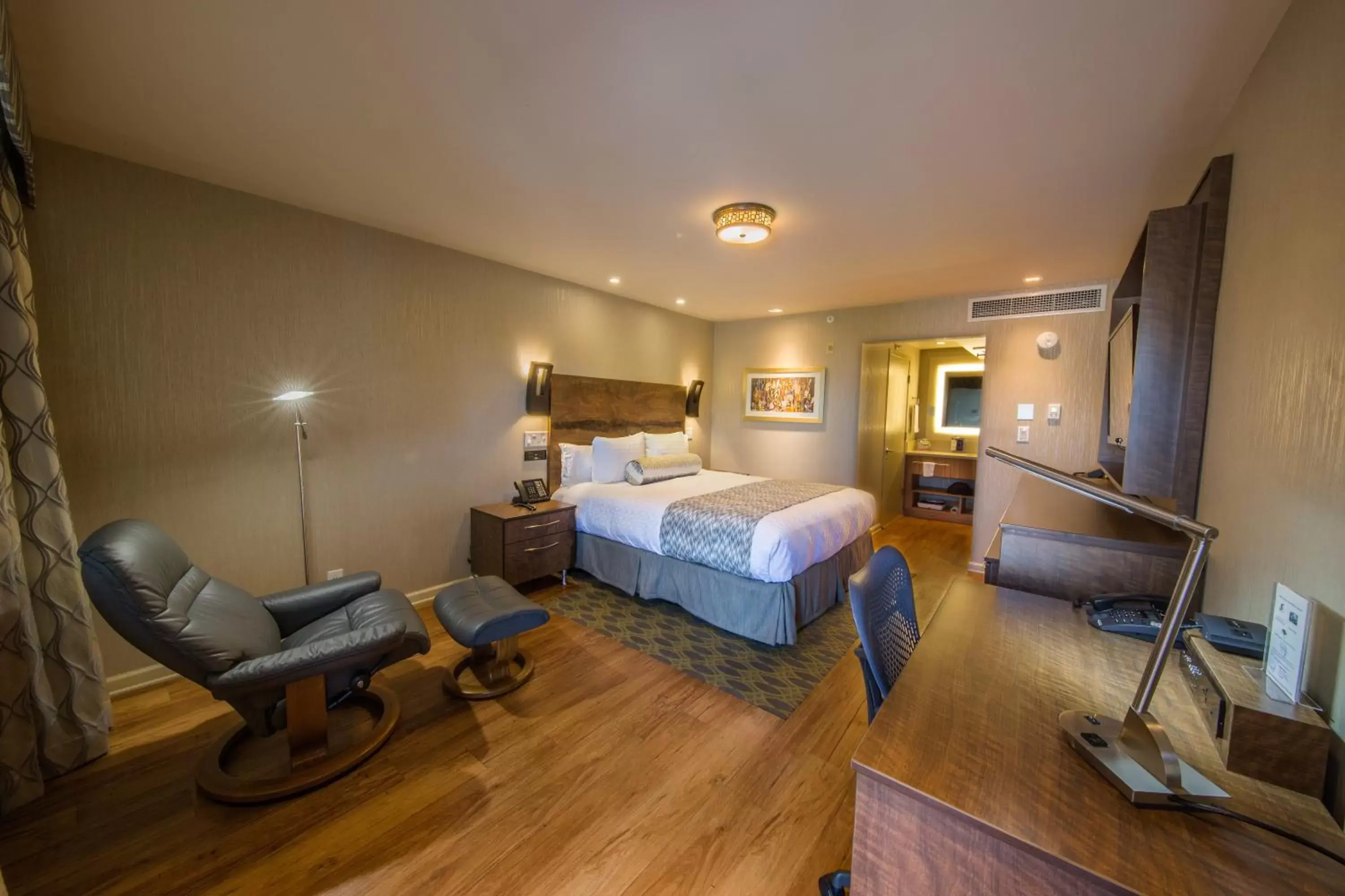 King Room in Hotel Strata King Room in Hotel Strata