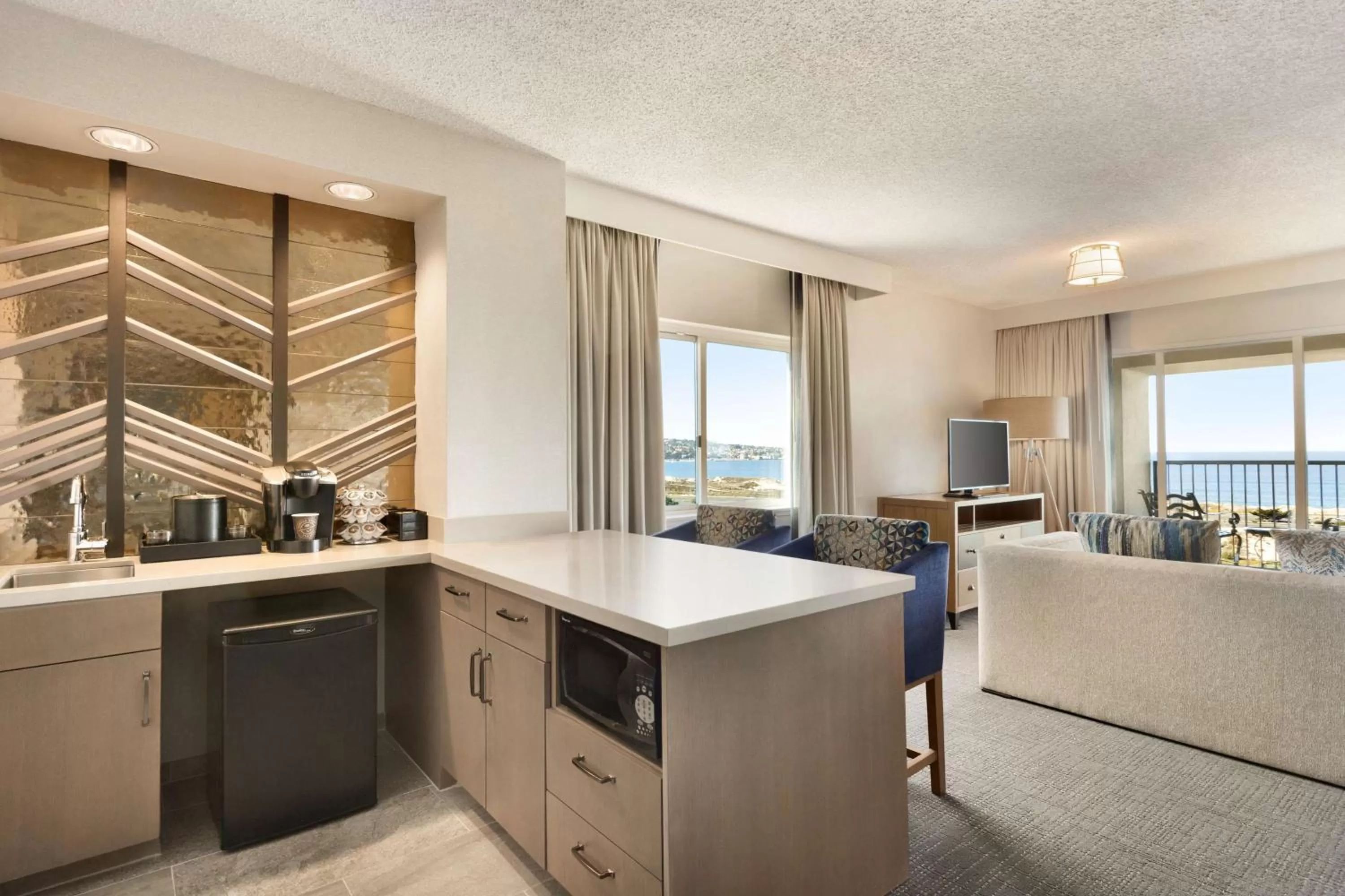 Kitchen or kitchenette in Embassy Suites by Hilton Monterey Bay Seaside