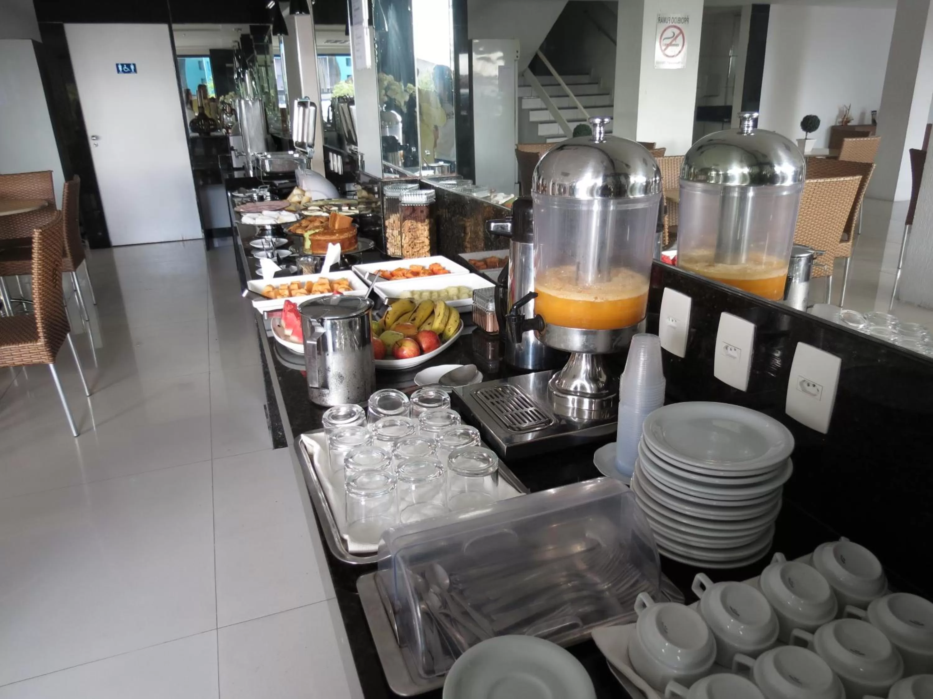 Food and drinks in Tirol Praia Hotel