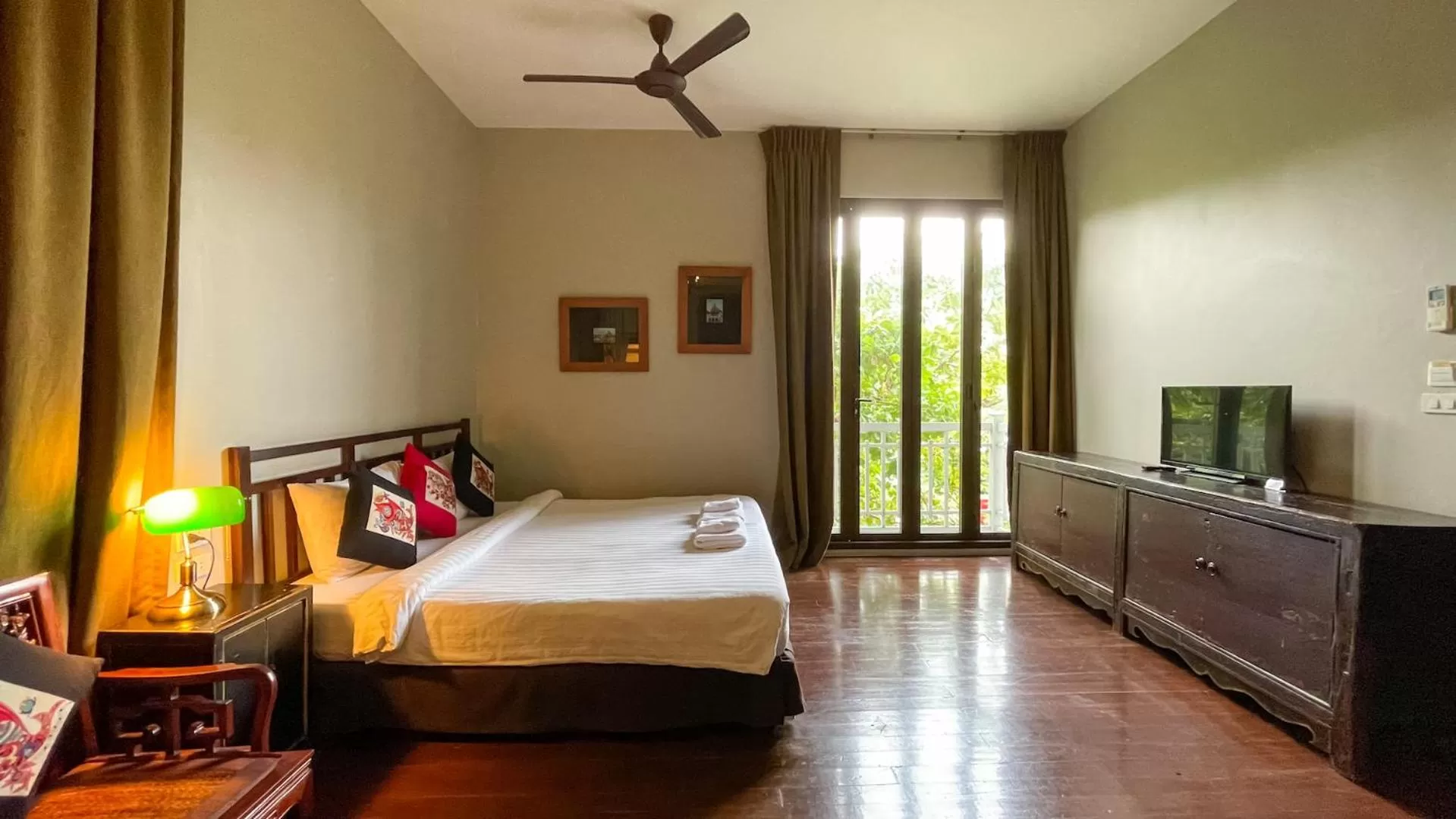 Bed in Villa Bangkok