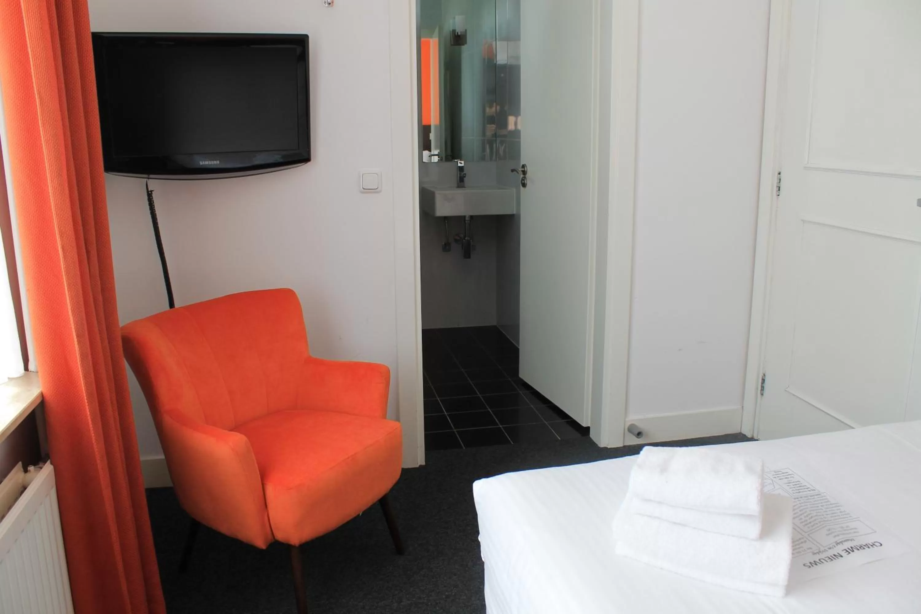 TV/Entertainment Center in Hotel Oranjeoord