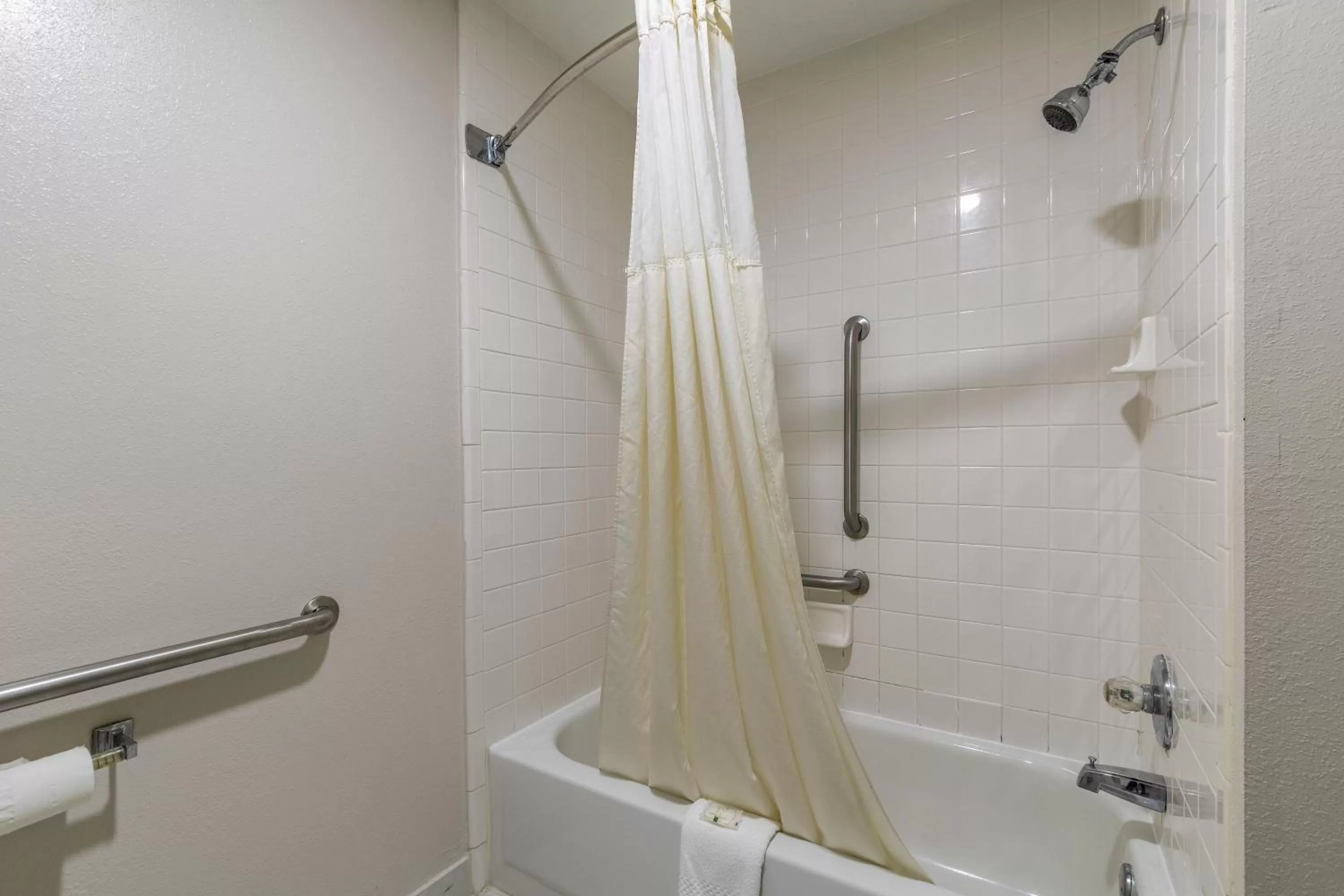 Bathroom in Quality Inn Cleveland North