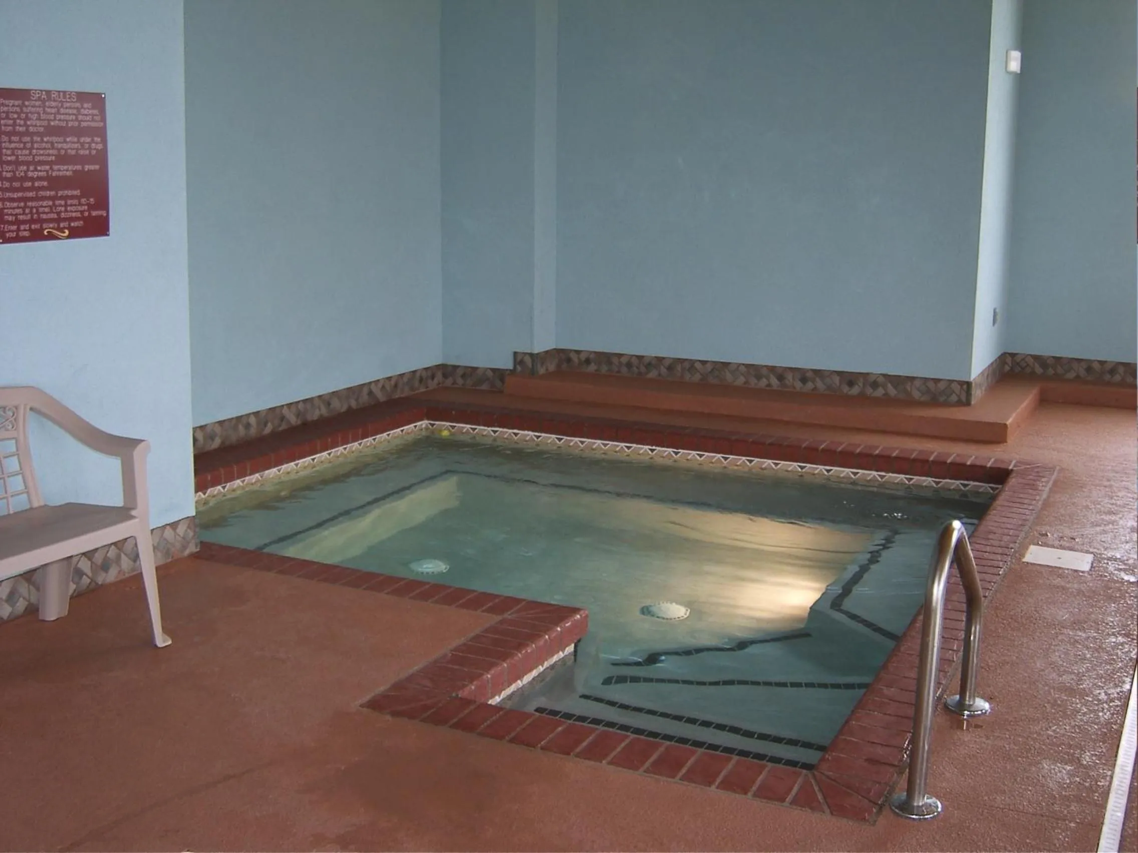 Swimming pool in Parkfield Inn - Warsaw