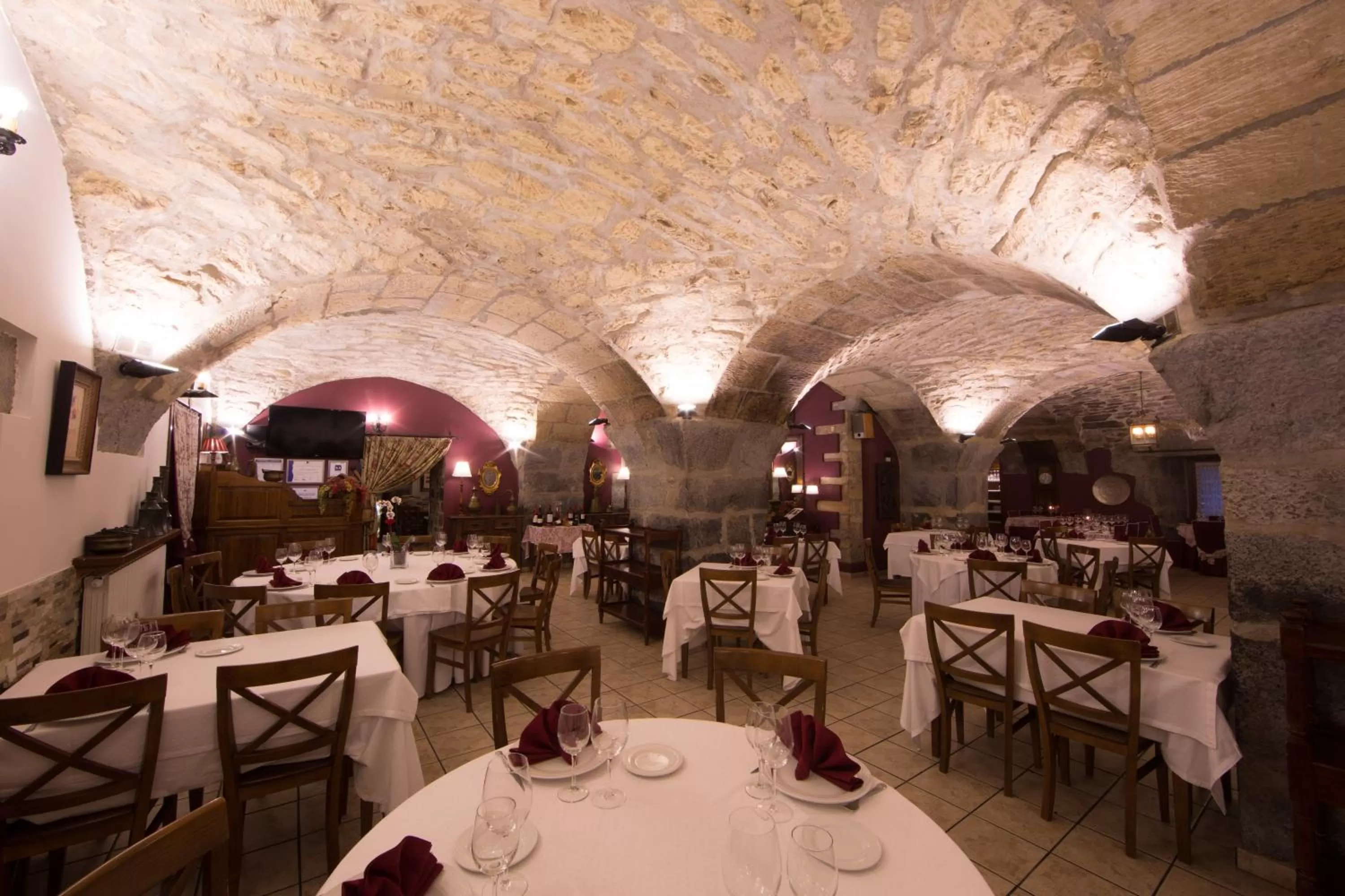 Restaurant/places to eat in Hotel Larrañaga