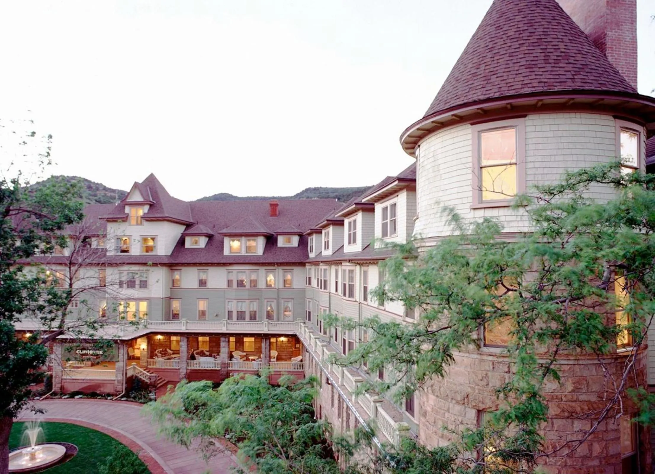 Facade/entrance in Cliff House at Pikes Peak
