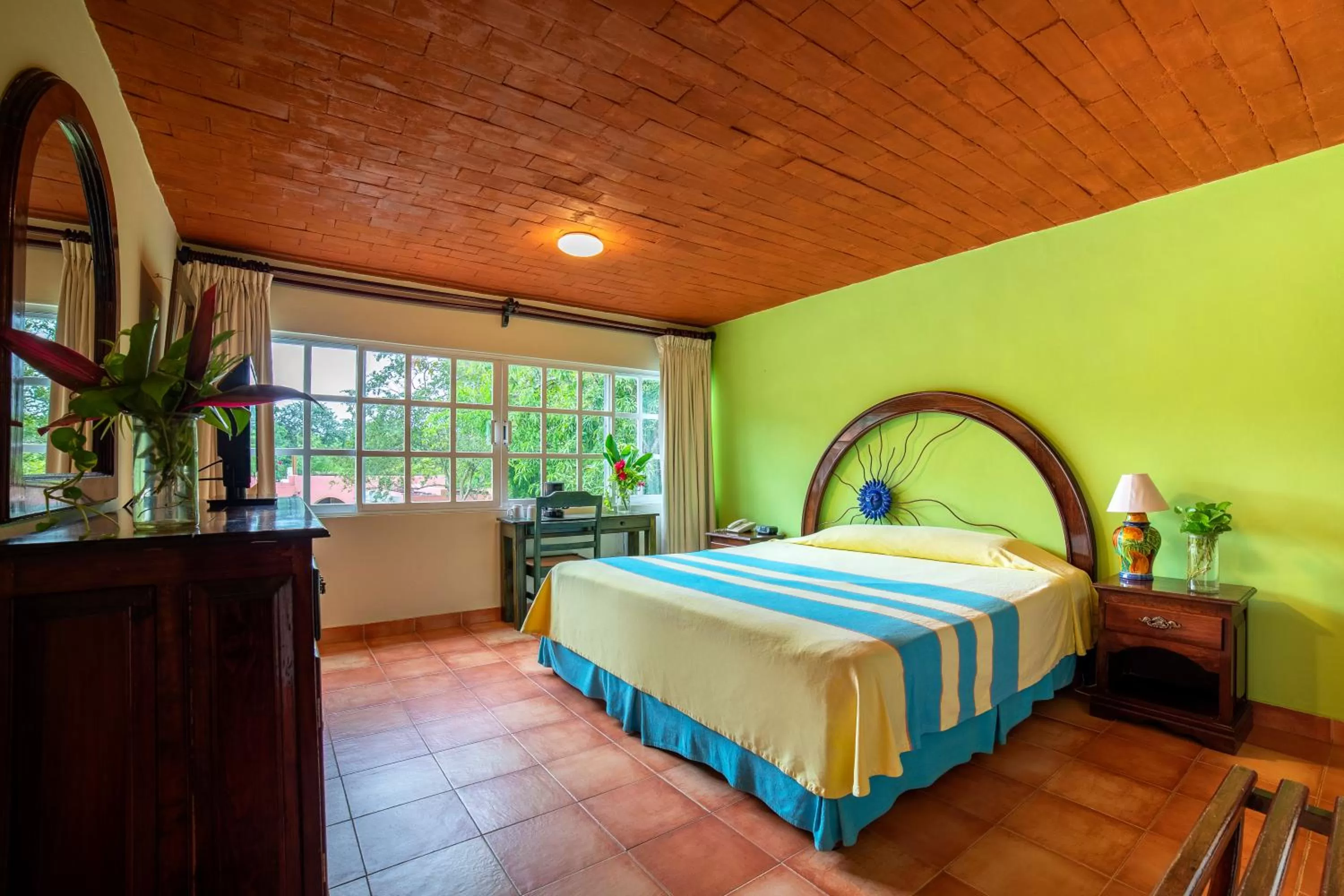 Photo of the whole room, Bed in Hotel Chichen Itza