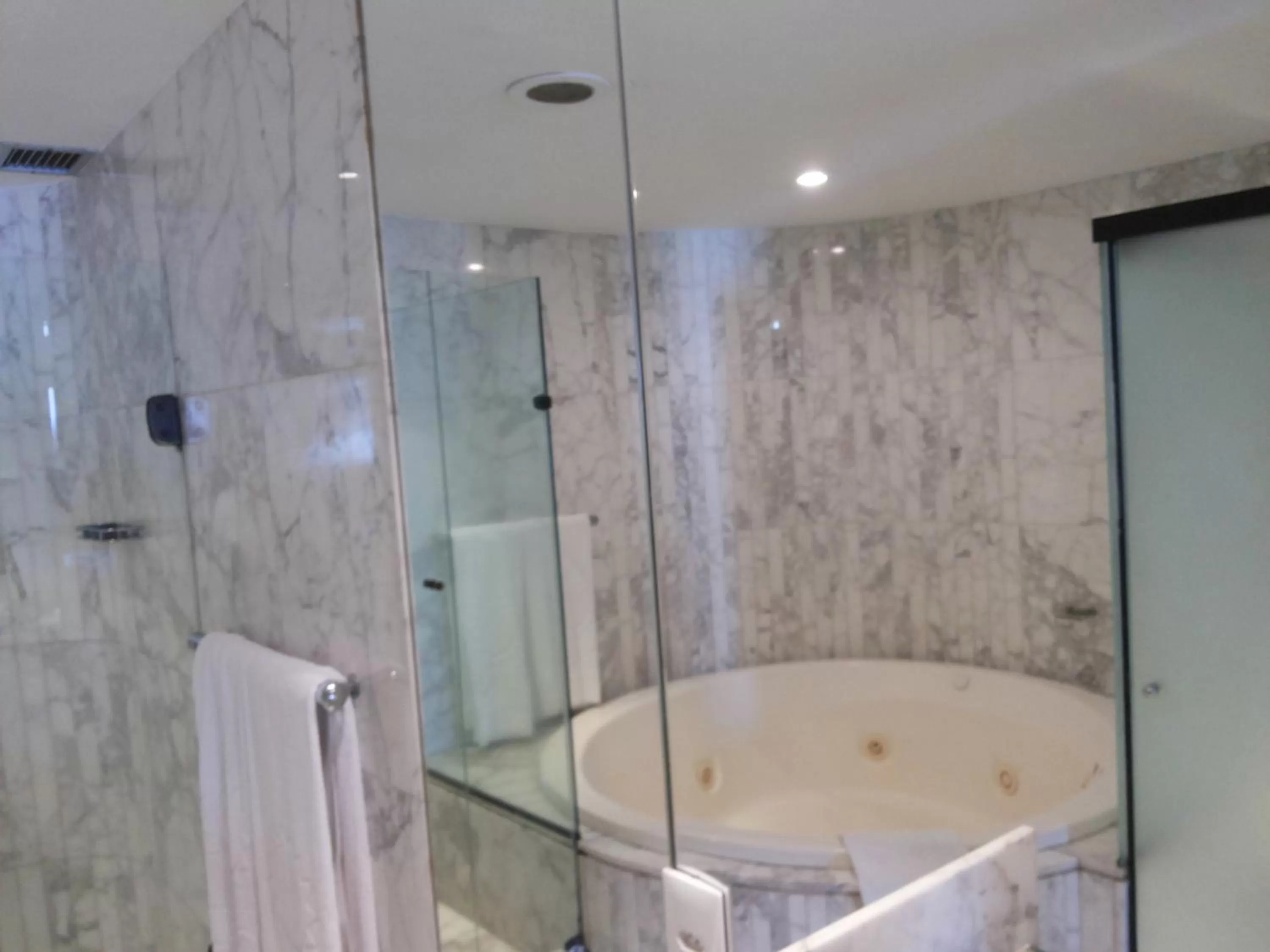 Hot Tub in Mirasol Copacabana Hotel