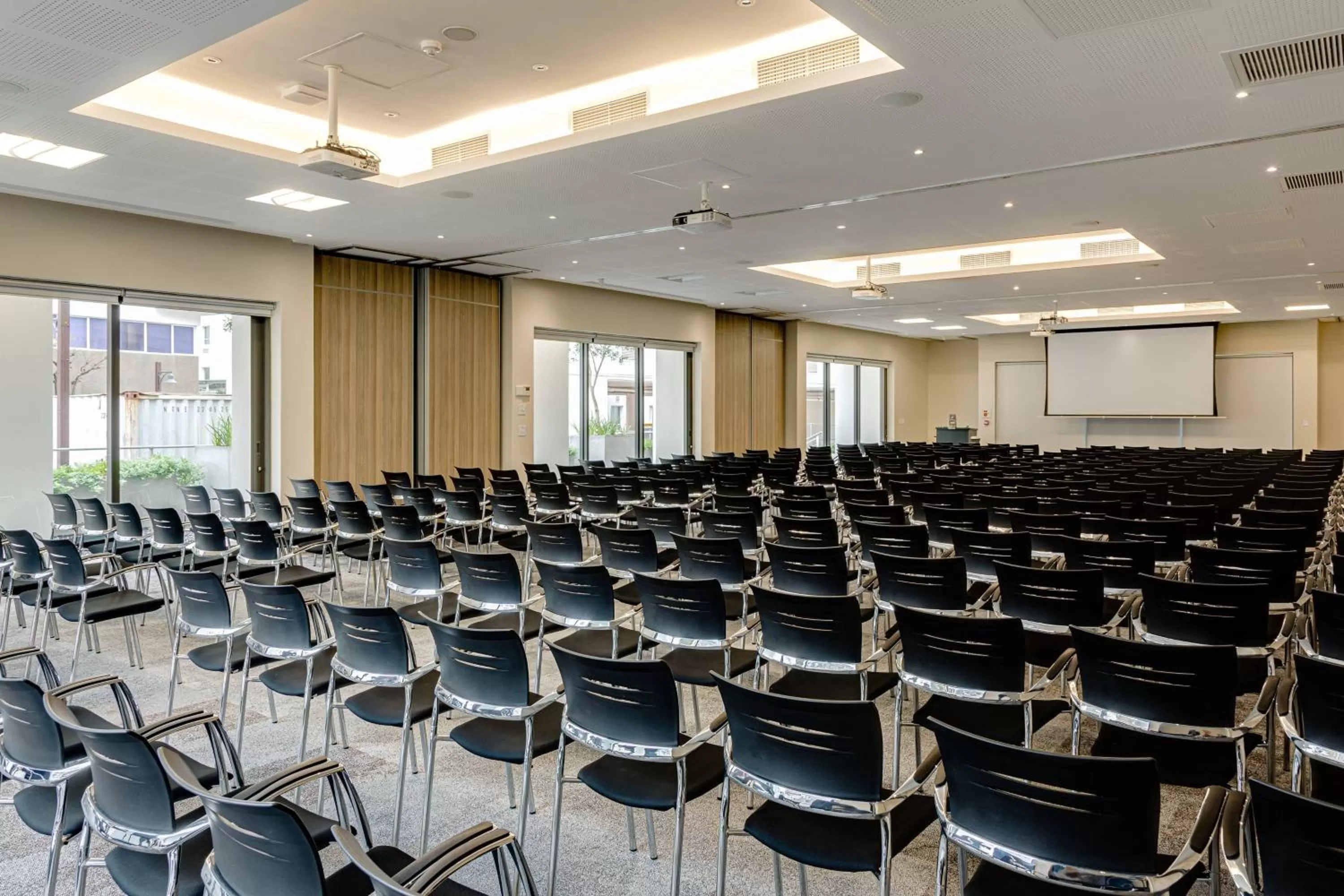 Meeting/conference room in Protea Hotel by Marriott Cape Town Waterfront Breakwater Lodge