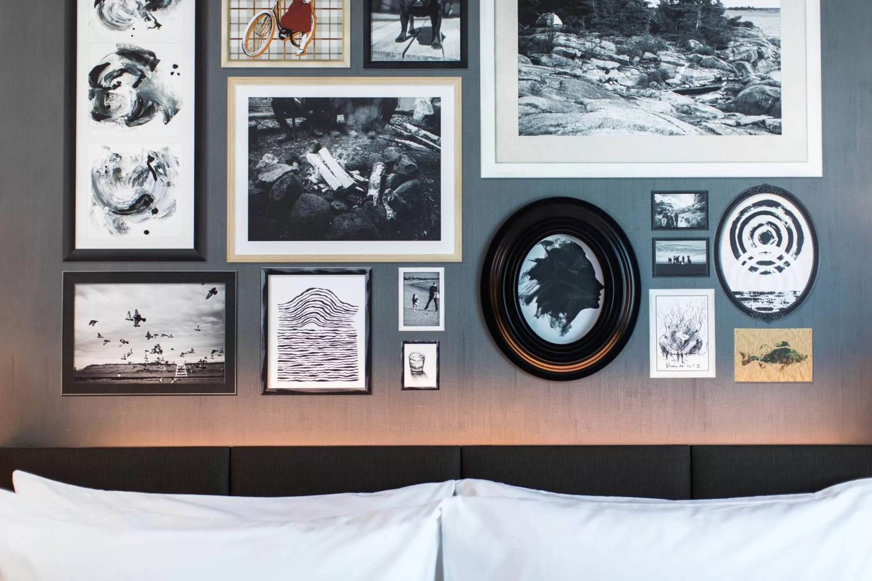 Photo of the whole room, Bed in Renaissance Minneapolis Bloomington Hotel