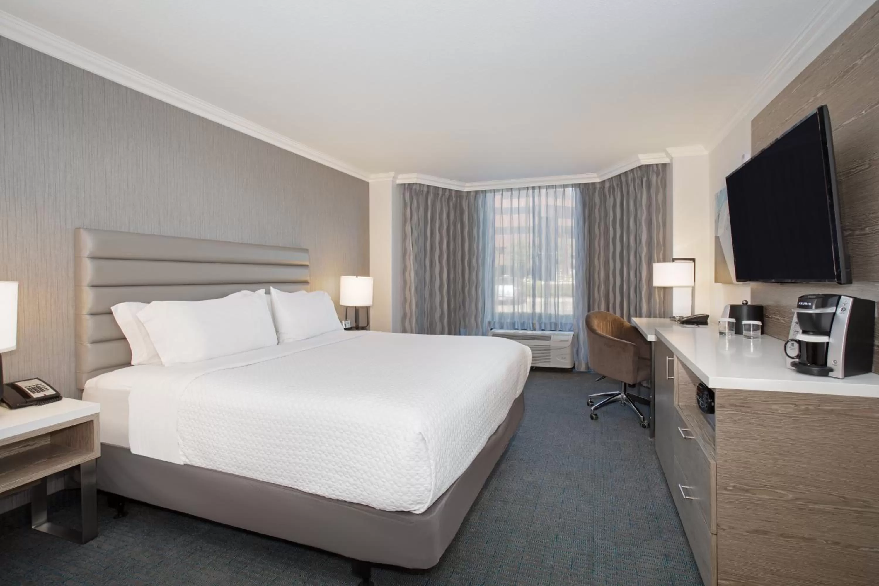 Photo of the whole room, Bed in Crowne Plaza Costa Mesa Orange County by IHG