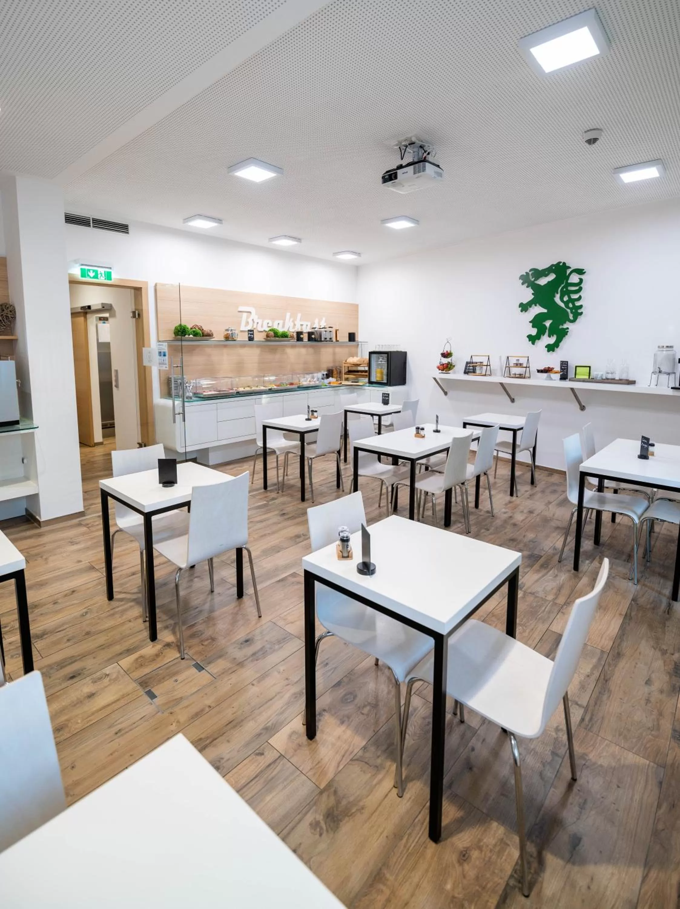 Restaurant/places to eat in SHOME Hotel Graz I Self-Check-In I Free Parking