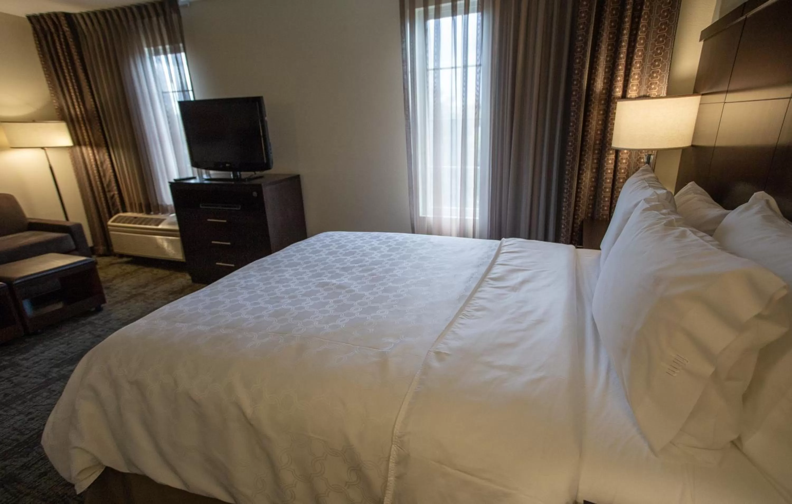 Photo of the whole room, Bed in Staybridge Suites Silicon Valley - Milpitas by IHG