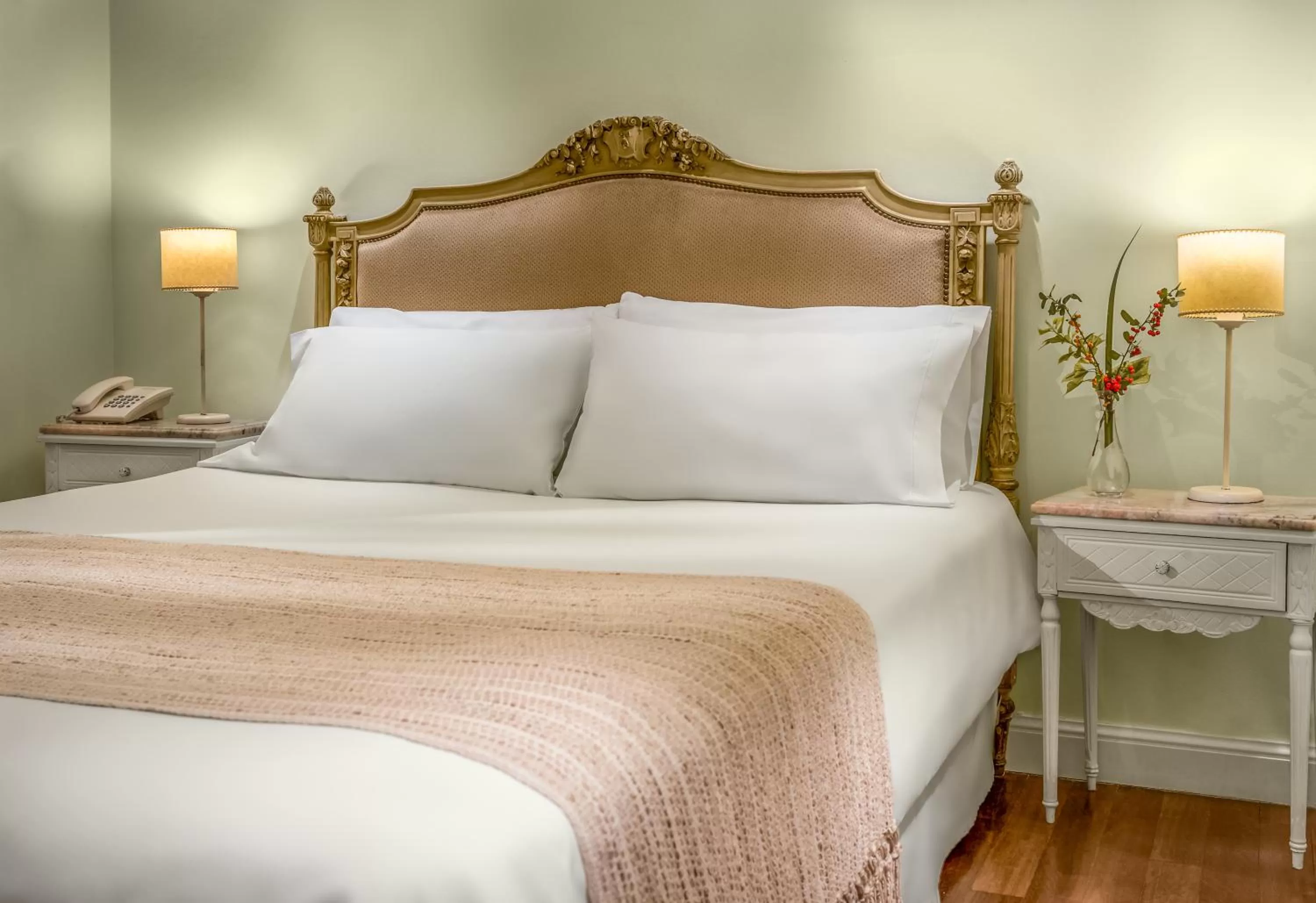 Decorative detail, Bed in 248 Finisterra