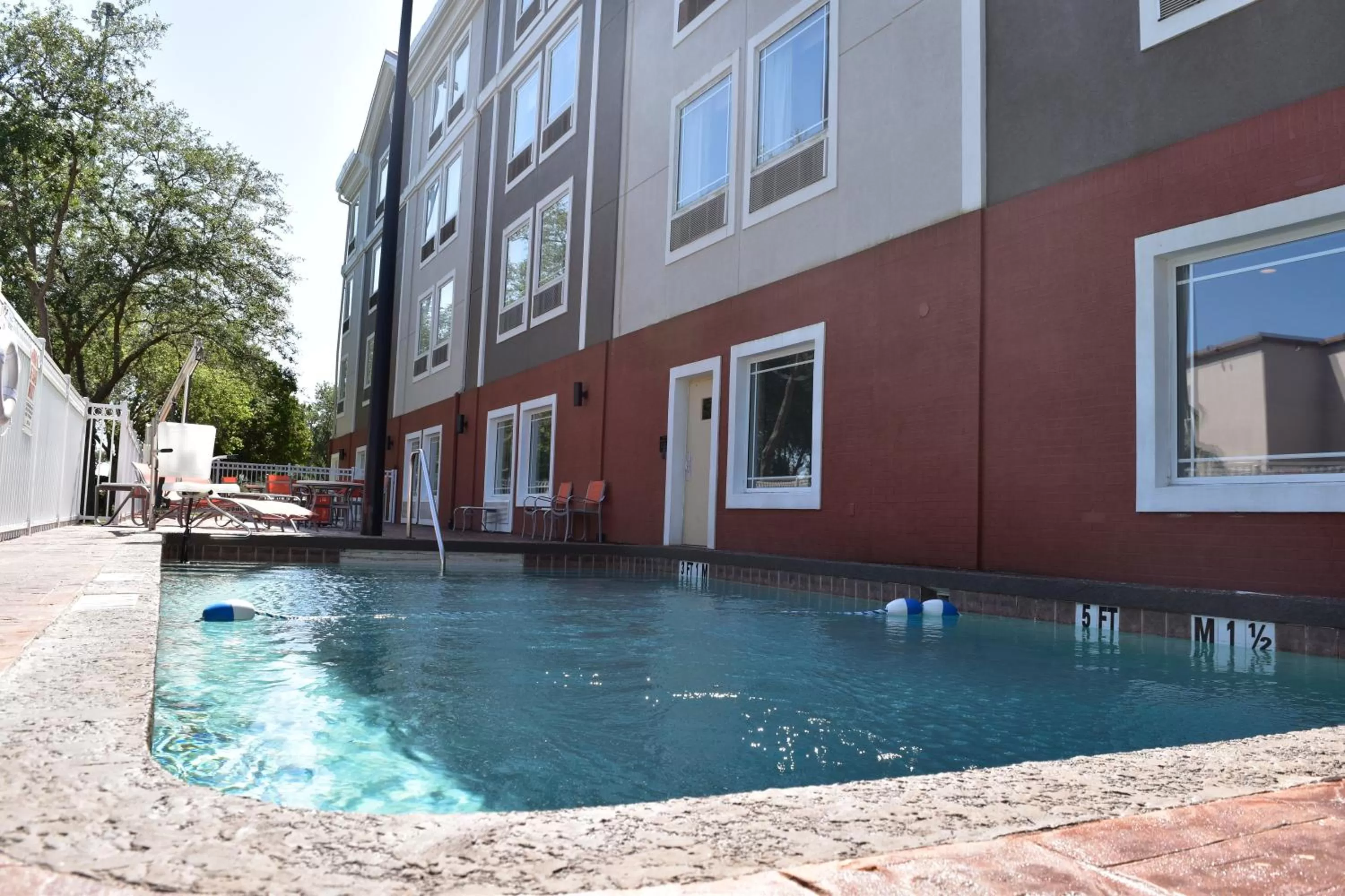 Swimming pool in Holiday Inn Express Venice by IHG