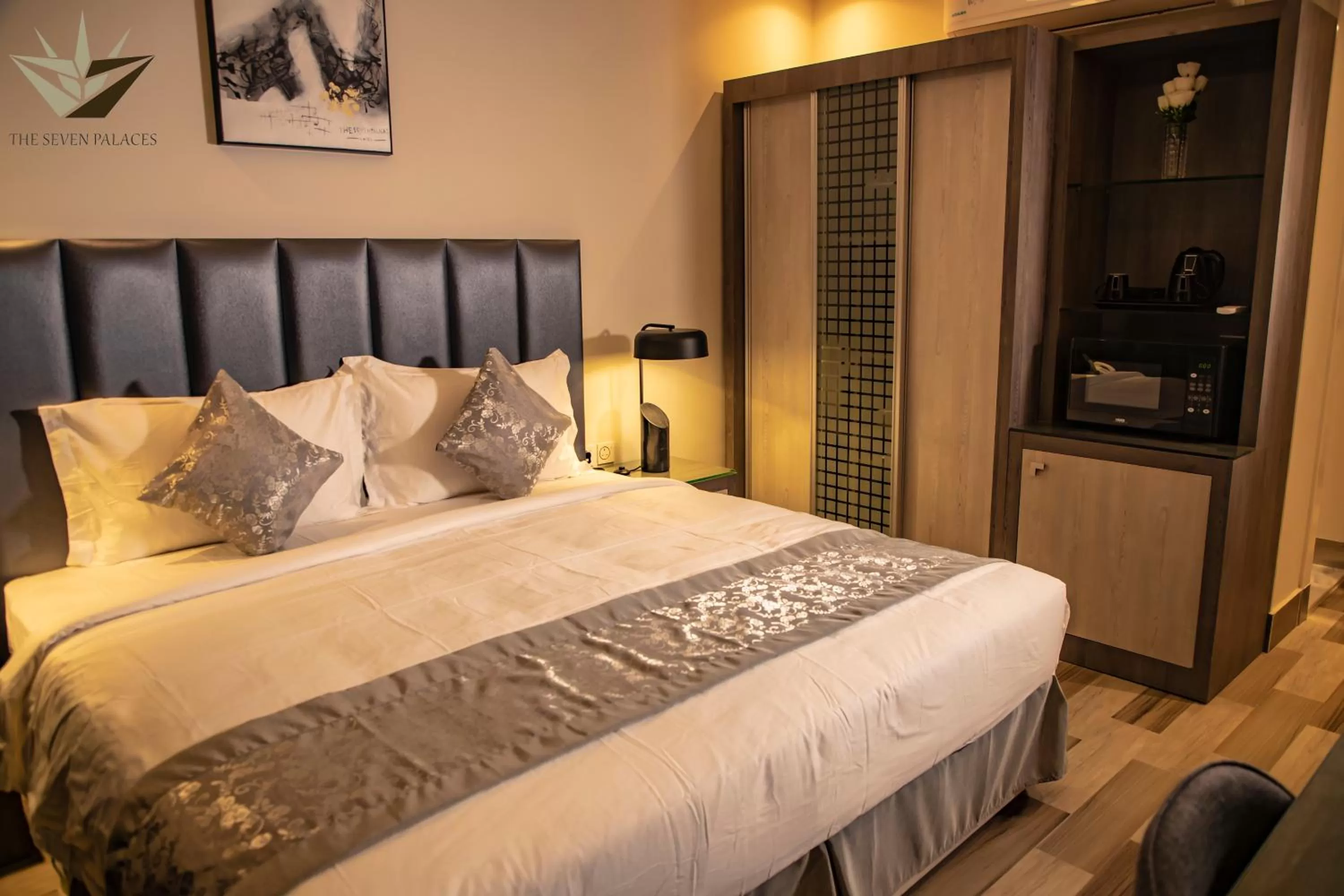 Property building, Bed in Seven Palaces