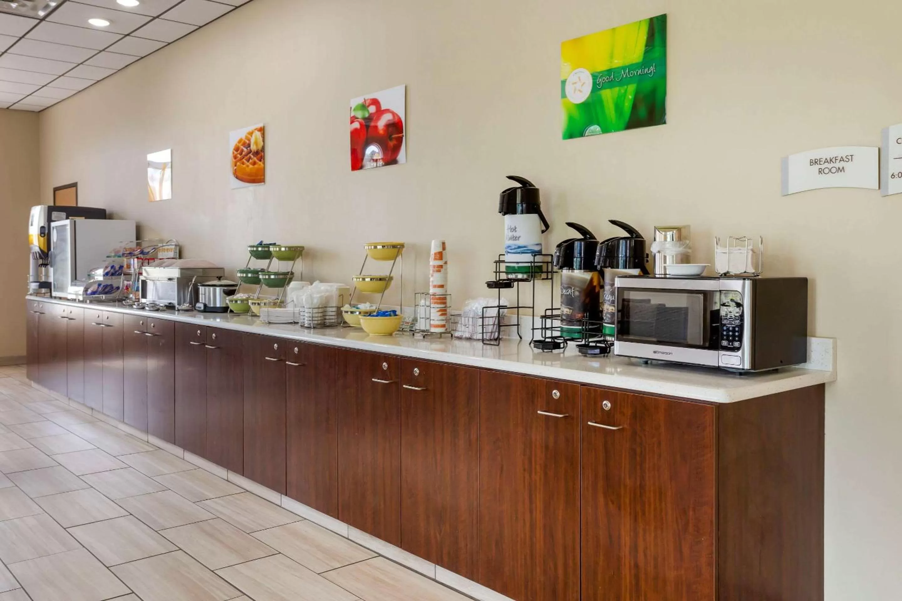 Breakfast in Quality Inn Harrison North