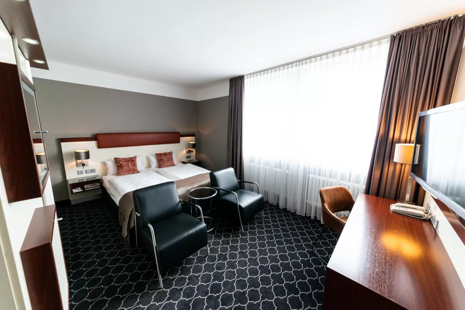 Photo of the whole room, Bed in Hotel Kaiserhof