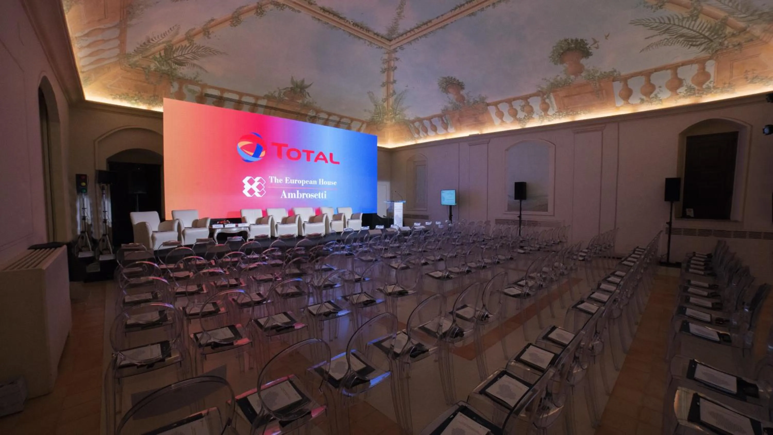 Business facilities in Palazzo Viceconte