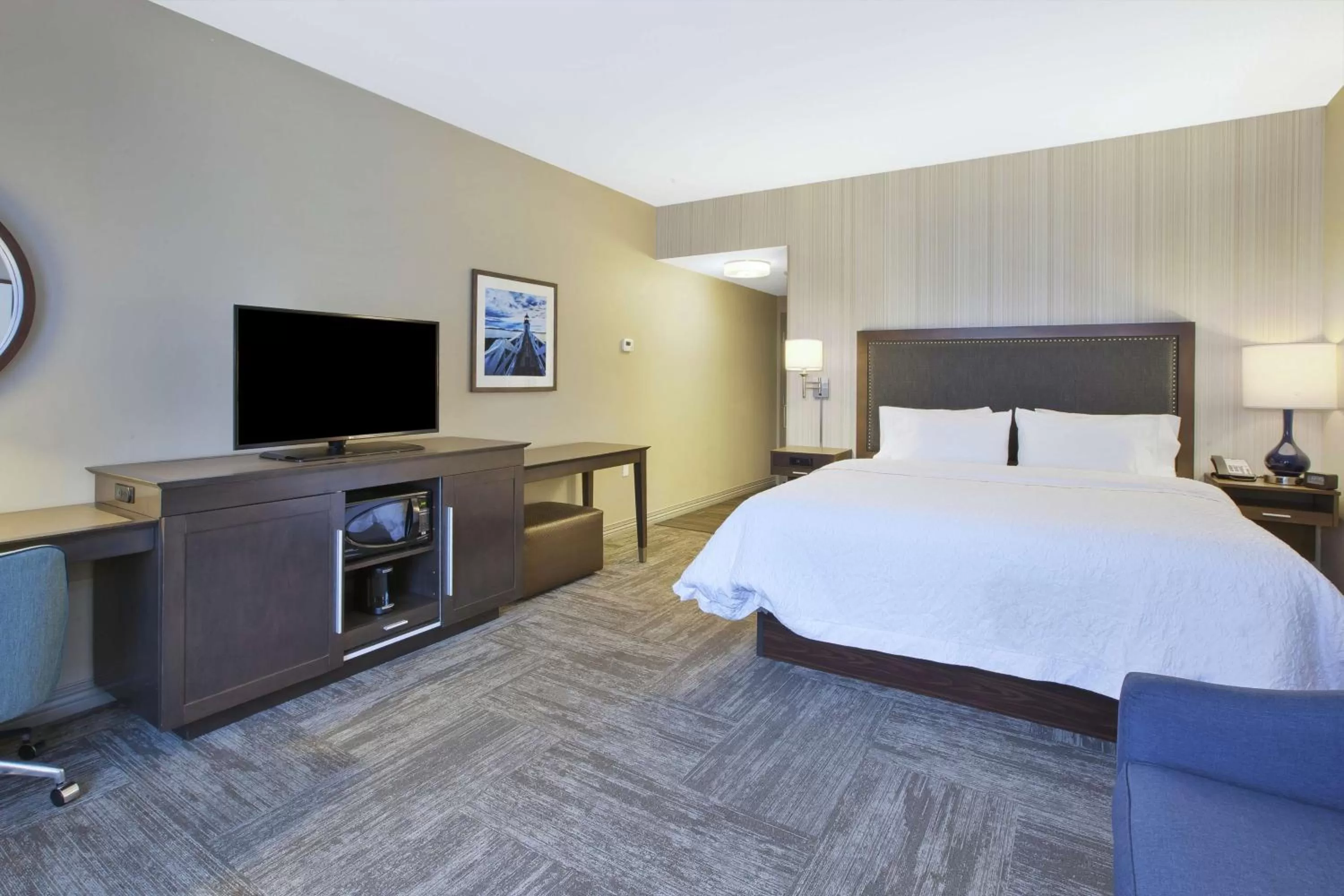 Bedroom, Bed in Hampton Inn Kennebunk Kennebunkport Me