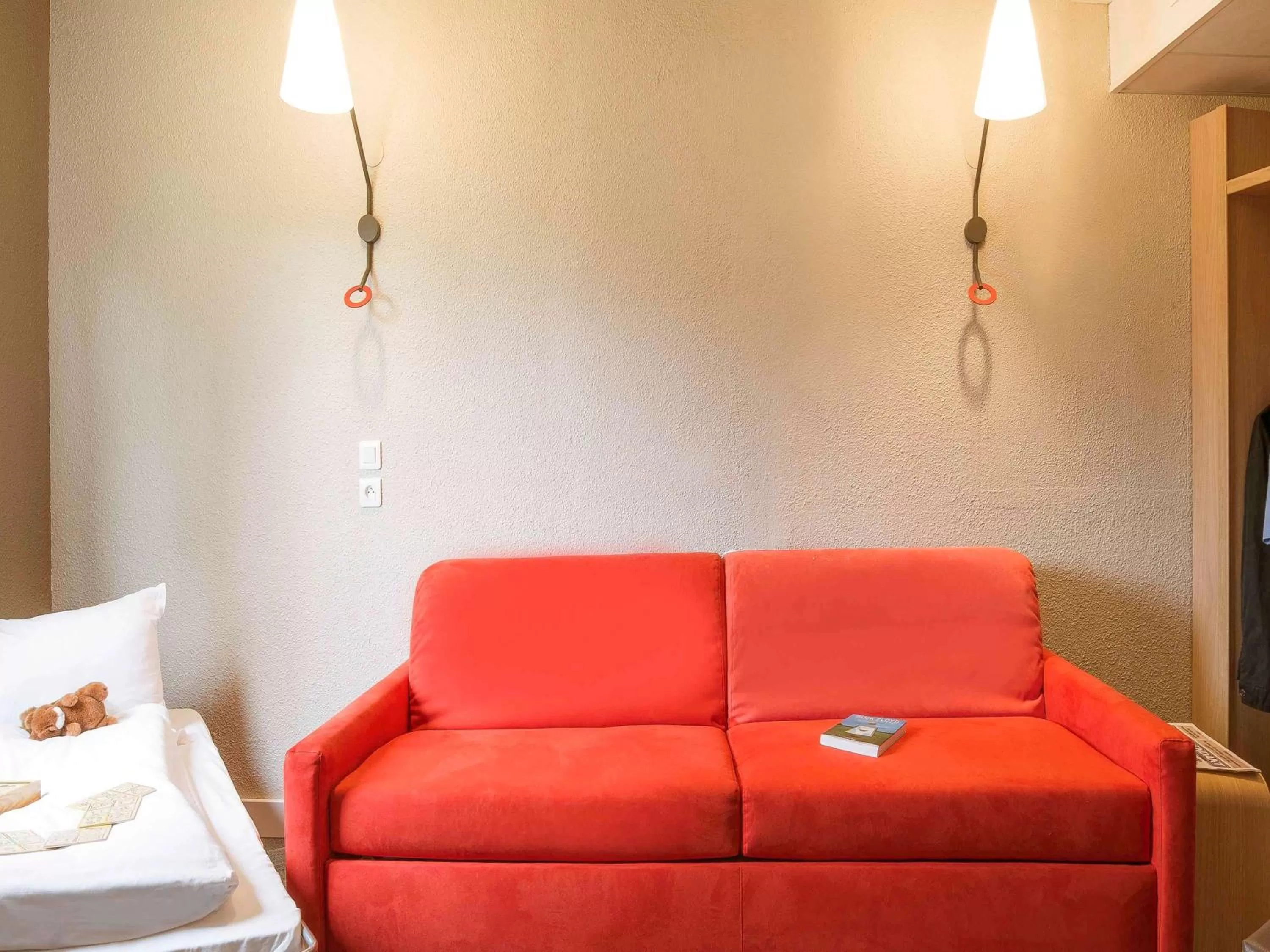 Photo of the whole room in Hotel ibis Narbonne