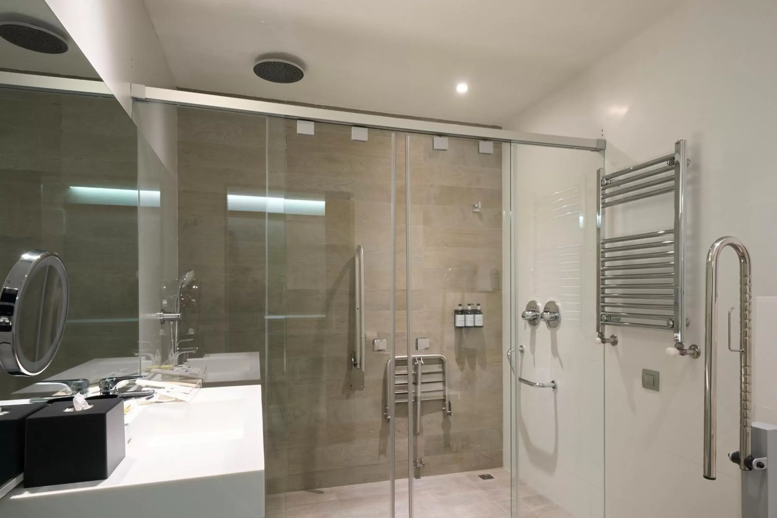 Family Room (2 Adults + 2 Children) in Catalonia Passeig de Gràcia 4* Sup Family Room (2 Adults + 2 Children) in Catalonia Passeig de Gràcia 4* Sup