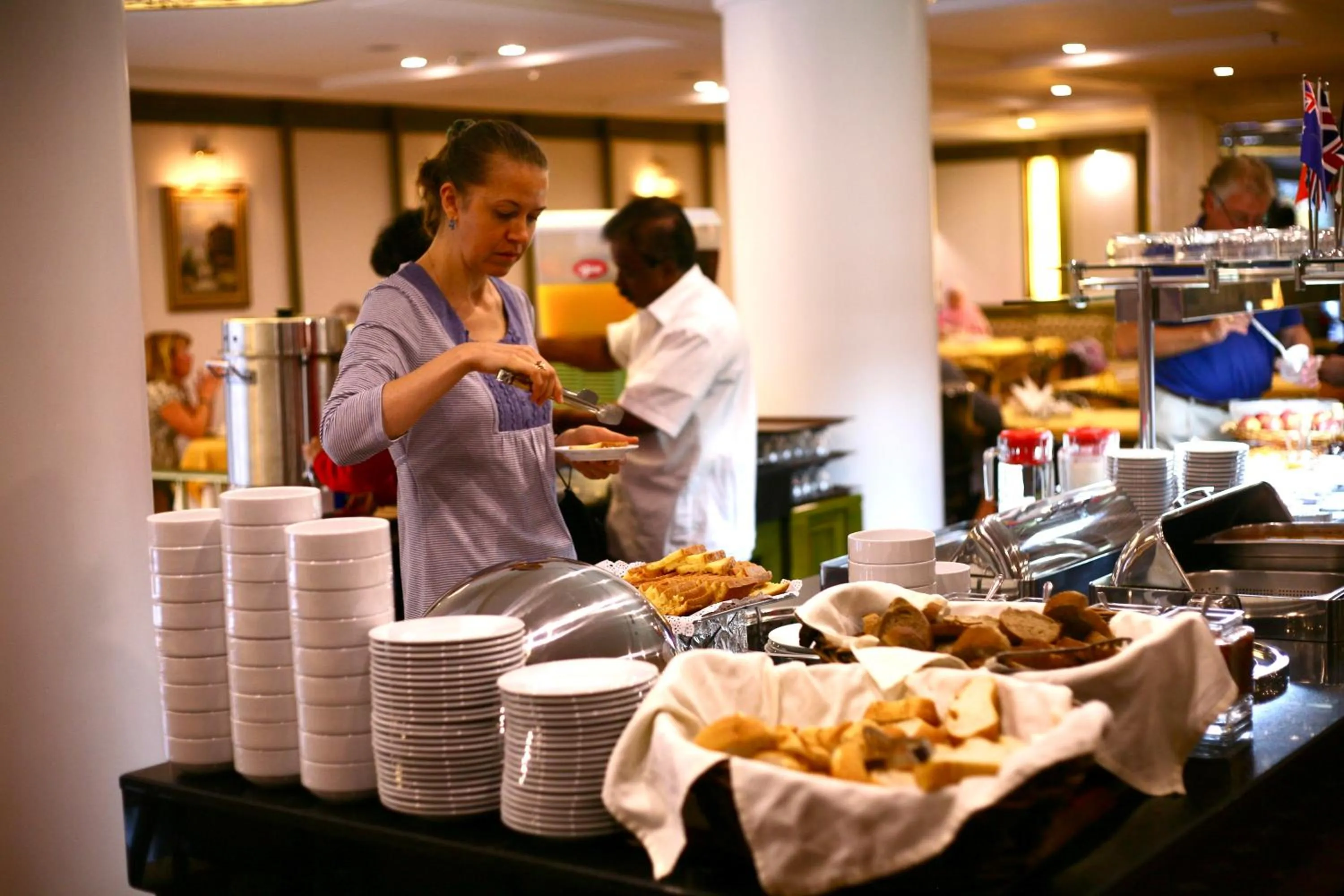 Restaurant/places to eat in Istanbul Royal Hotel