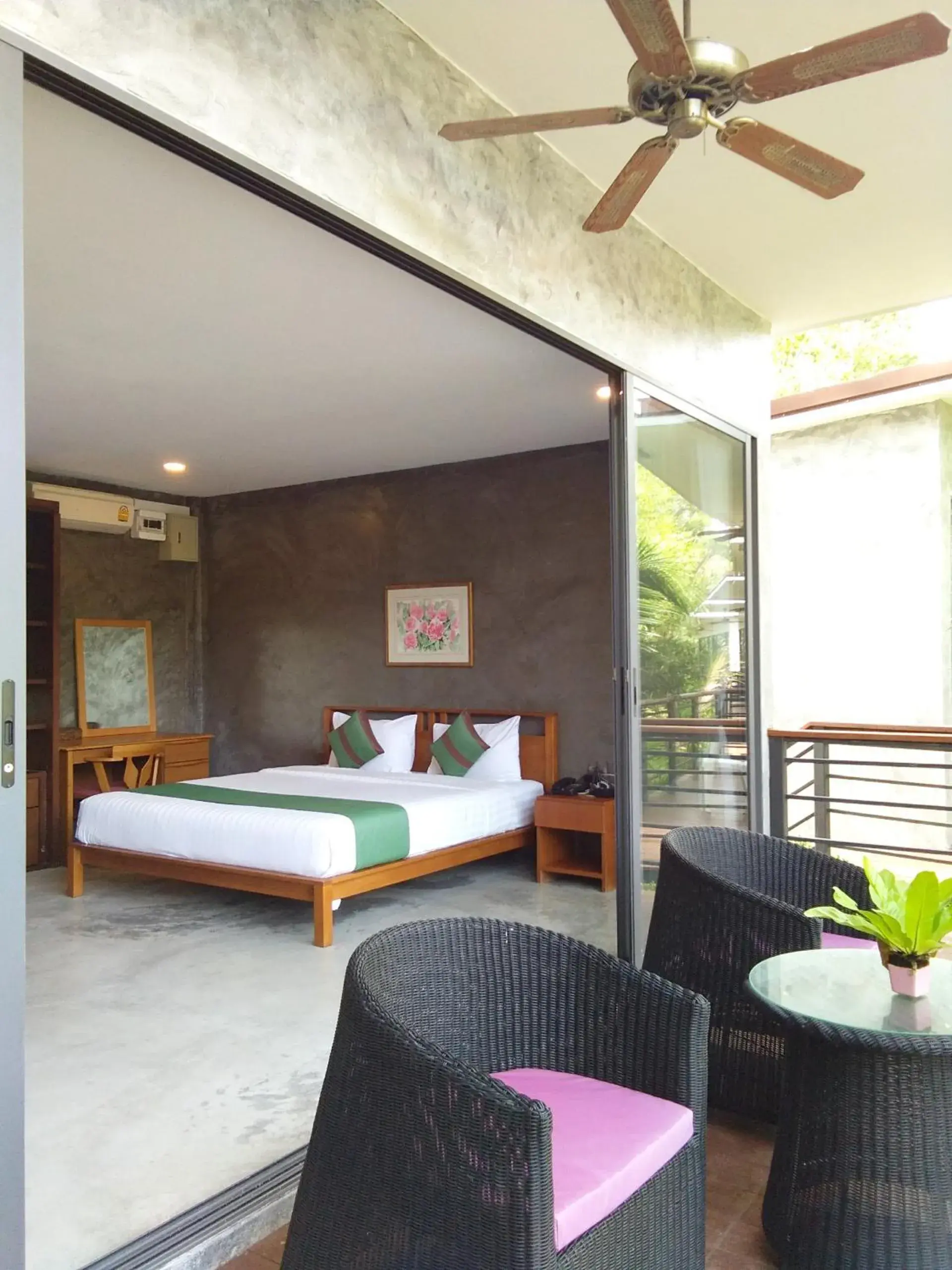 Deluxe Double Room with Balcony in The Touch Green Naiyang Hotel & Fitness Deluxe Double Room with Balcony in The Touch Green Naiyang Hotel & Fitness