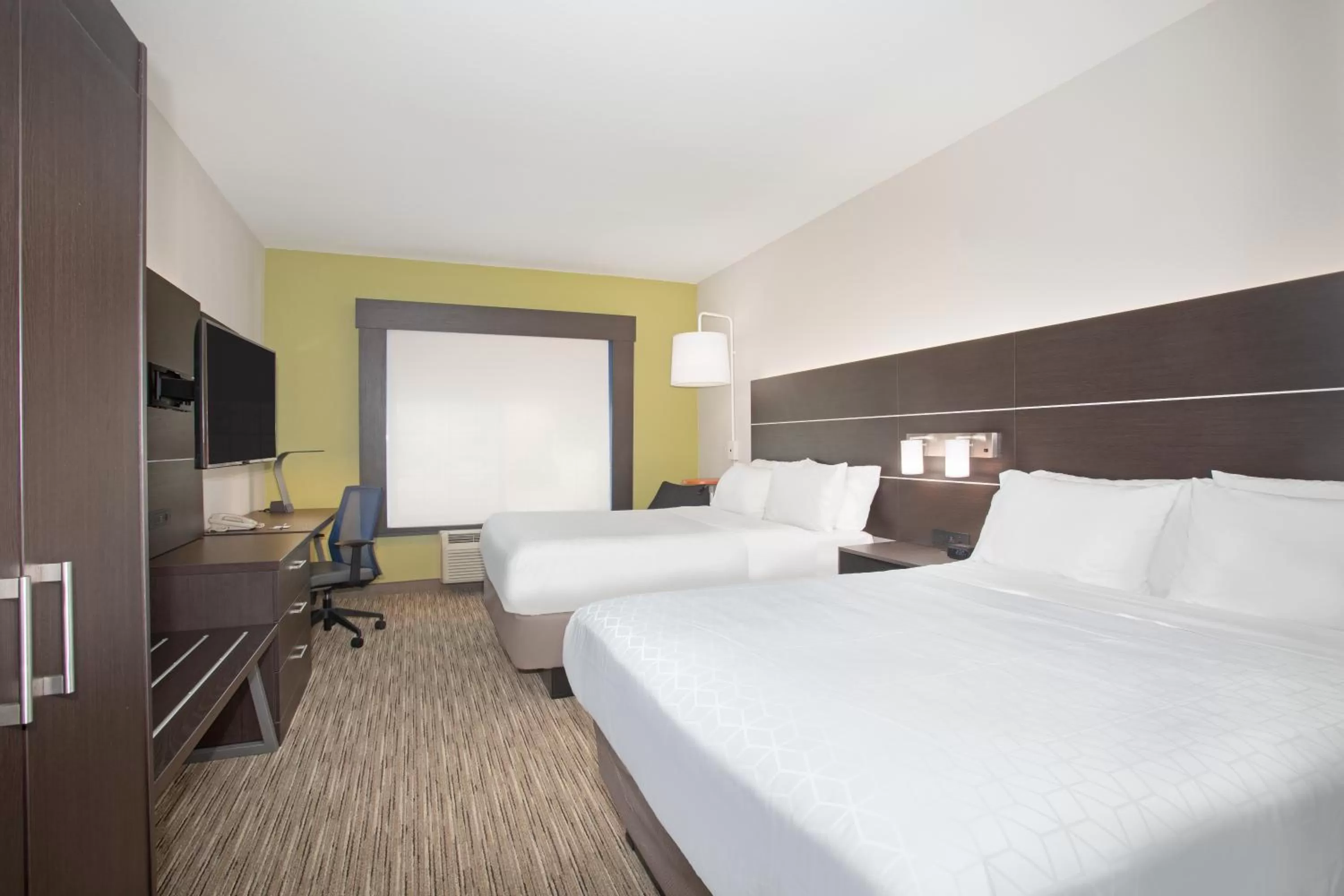 Bedroom, Bed in Holiday Inn Express Hotel & Suites Longmont by IHG