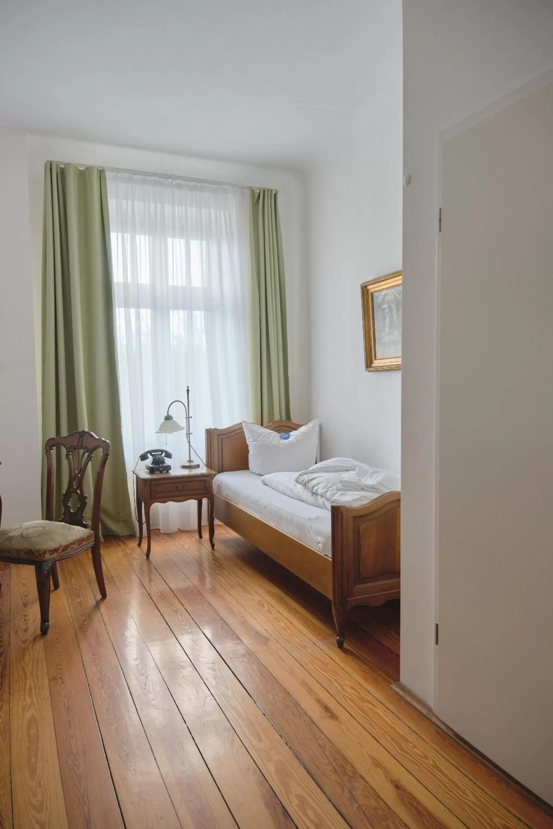 Photo of the whole room, Bed in Jahrhunderthotel Leipzig