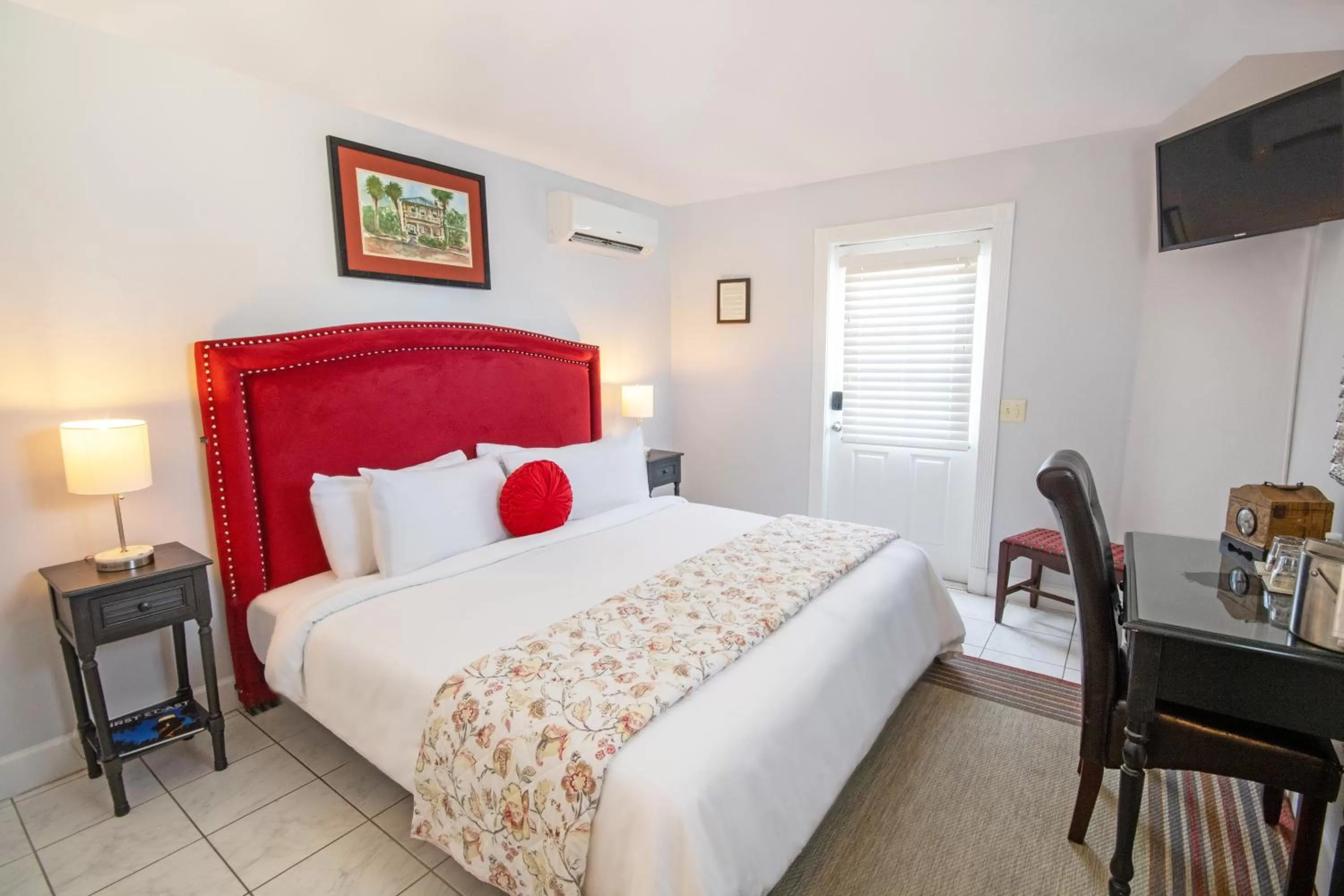 Deluxe King Room in Inn on Charlotte