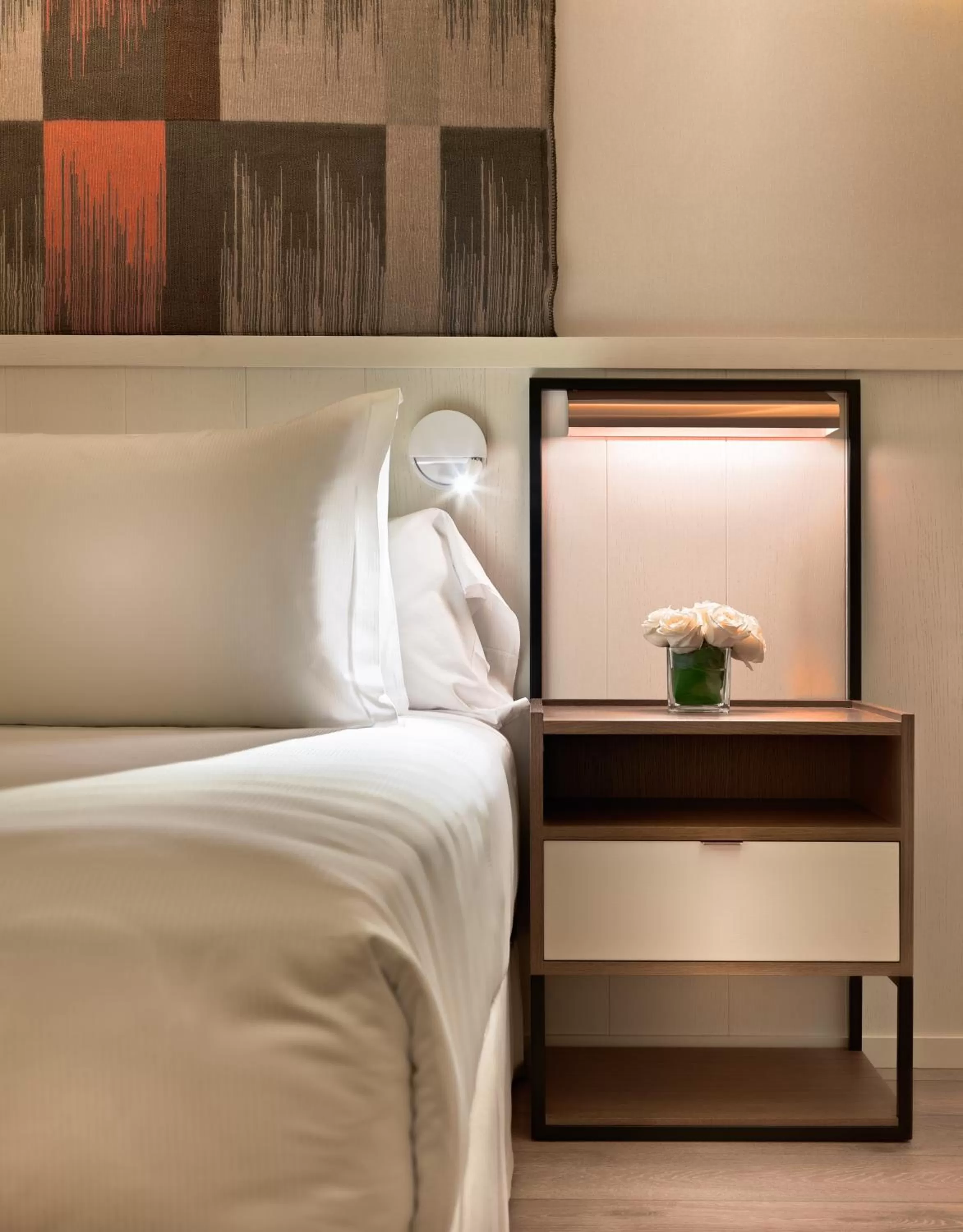 Bedroom, Bed in H10 Cubik 4* Sup