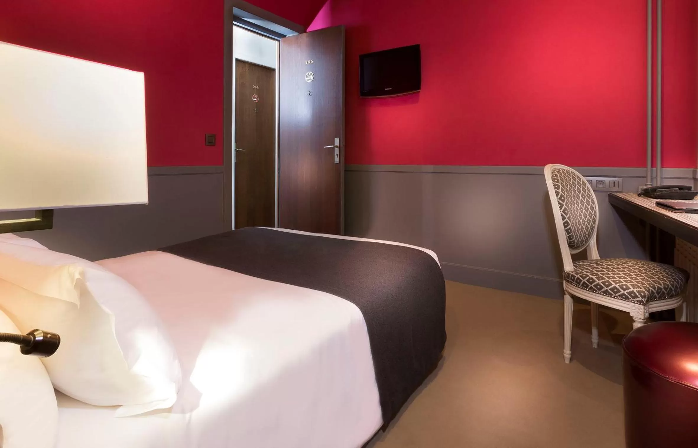 Bedroom, Bed in Odeon Hotel